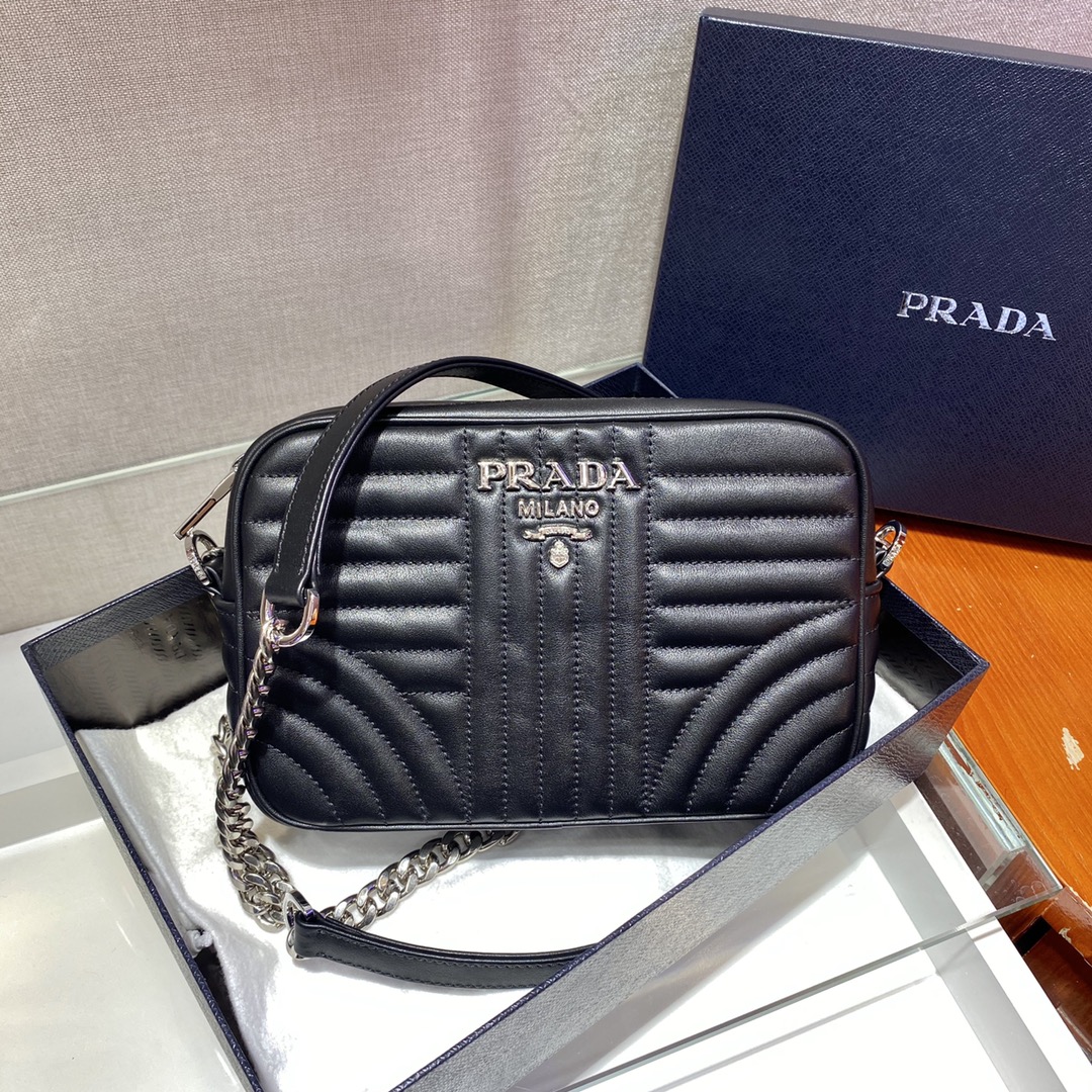 PRADA普拉达进口小牛皮肩背包1BD083