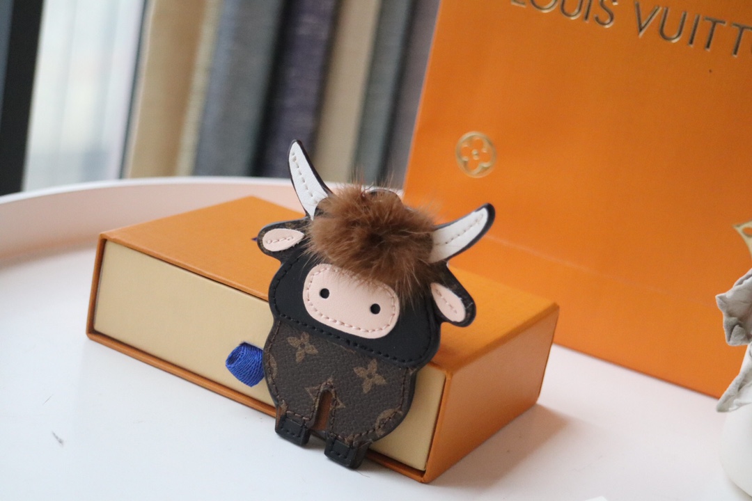 2021 Bull-Themed Bag Decor with Cow and Cattle Elements for New Year - 图片 2