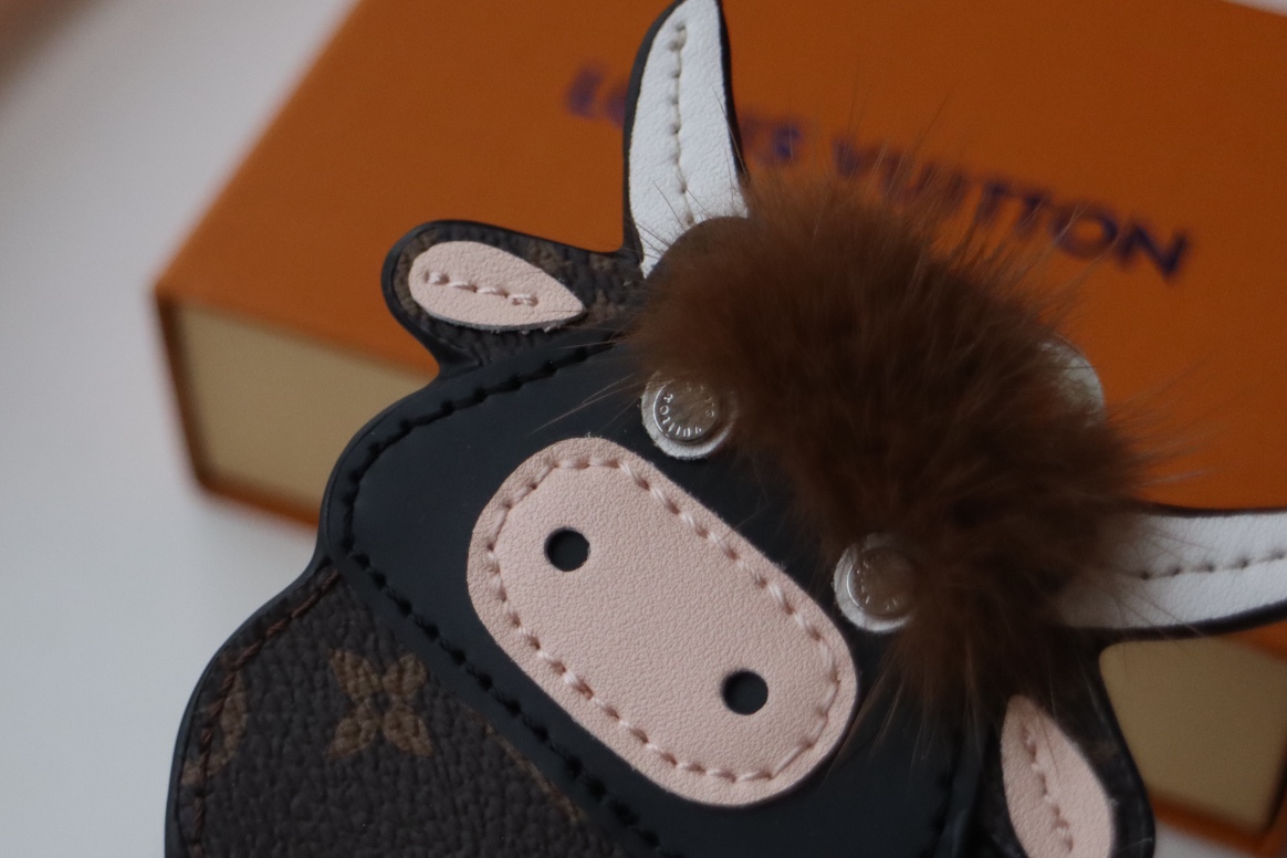 2021 Bull-Themed Bag Decor with Cow and Cattle Elements for New Year - 图片 6
