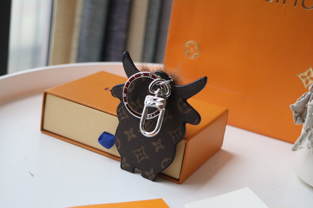 2021 Bull-Themed Bag Decor with Cow and Cattle Elements for New Year - 图片 3