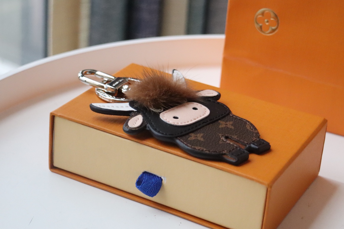 2021 Bull-Themed Bag Decor with Cow and Cattle Elements for New Year - 图片 5