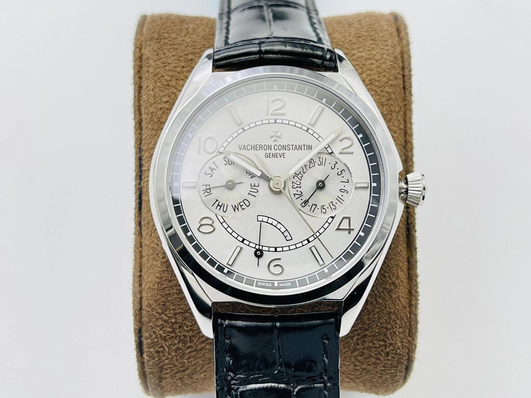 NO:726516,[TW Factory’s latest recommendation] V2 upgraded version Jiang Shi. Denton Wulu series!  Coming strong!  [Dial] The two-tone dial has been modified several times to truly restore the original color tone. The 12 exquisite scale marks adopt integrated finished scales, CNC cutting and molding, super luminous display, no fear of the night, and no detail is missed. [Movement] Customized version of the movement mechanism!  Not only is the structure synchronized with the original, but the winding, operating hands and time-adjusting functions are all completely consistent with the original feel. [Strap Buckle] The embedded Italian cowhide strap with the original folding clasp is closely connected to the watch shoulder, making the wearer feel more comfortable and close to the hand!  TW Factory’s exquisite creations are as luxurious as they come, welcome to taste them!  ,,cowhide19860909【TW Factory最新推荐】V2升级版 江诗.丹顿伍陆系列！强势来袭！【表盘】双色调表盘几经修改配色,真正还原原装色调,12个精品刻度标识采用一体成品刻度丁,CNC切削成型,超强夜光显示,无惧黑夜, 不放过任何细节.【机芯】定制版机芯机械！不仅结构同步原装,上链,操作指针和调时功能的手感均和原装完全吻合.【表带扣】嵌入式意大利牛皮表带搭配原装折叠表扣与表肩紧密相接,使佩戴者感觉更加舒适贴手！ TW Factory精致之作,尽享奢华,欢迎品鉴！,,cowhide,Watch