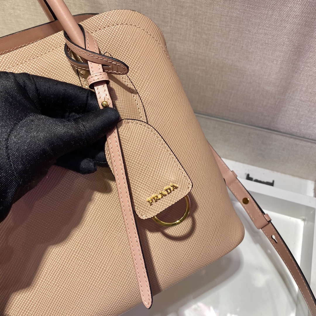 PRADA普拉达Saffiano皮革Matinée手袋1BA295