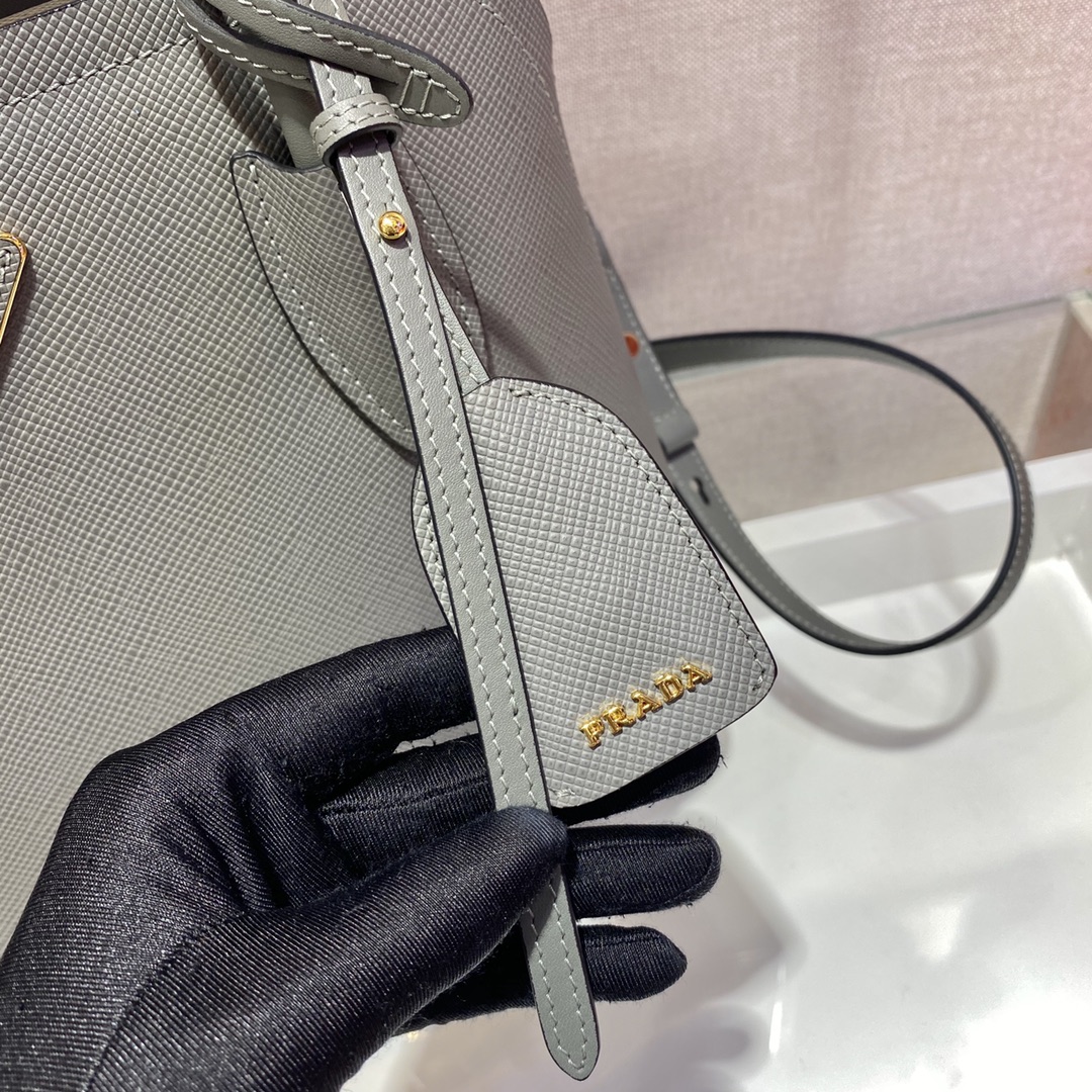 PRADA普拉达Saffiano皮革Matinée手袋1BA295