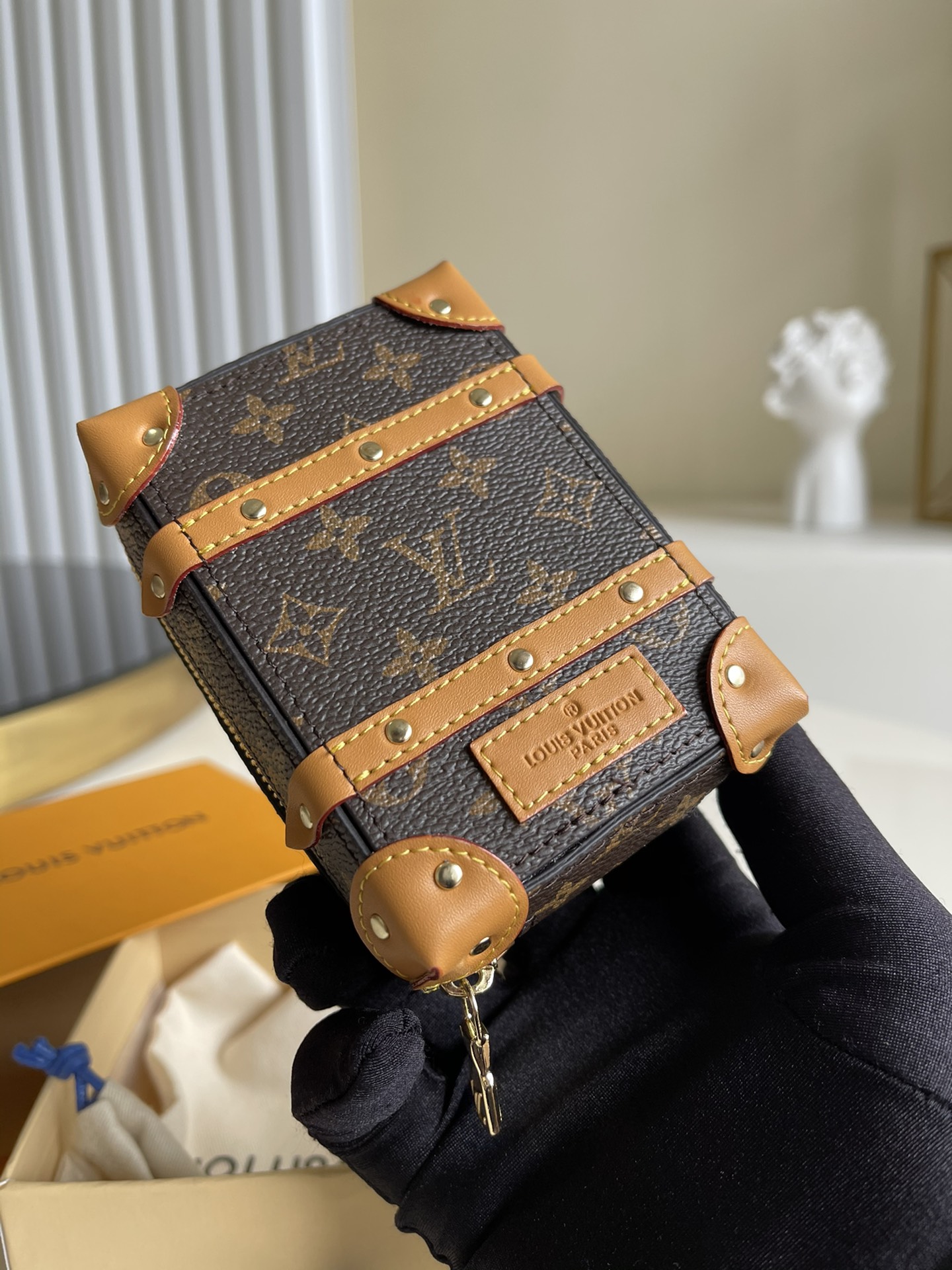 NO:397158,[Exclusive real shot M69483] New LOUIS VUITTON New small bag keychain bag pendant top imported PU material original logo is indeed exquisite. The feel is really great!  A.,LV【Original Factory】,louis vuitton,louis vuitton,keychain19860909【独家实拍M69483】新款 LOUIS VUITTON 新款 小包钥匙扣 包包挂件 顶级进口PU材质 原版logo 确实精致.手感真的很赞！A.,LV【原厂皮】,louis vuitton,louis vuitton,keychain,Bag