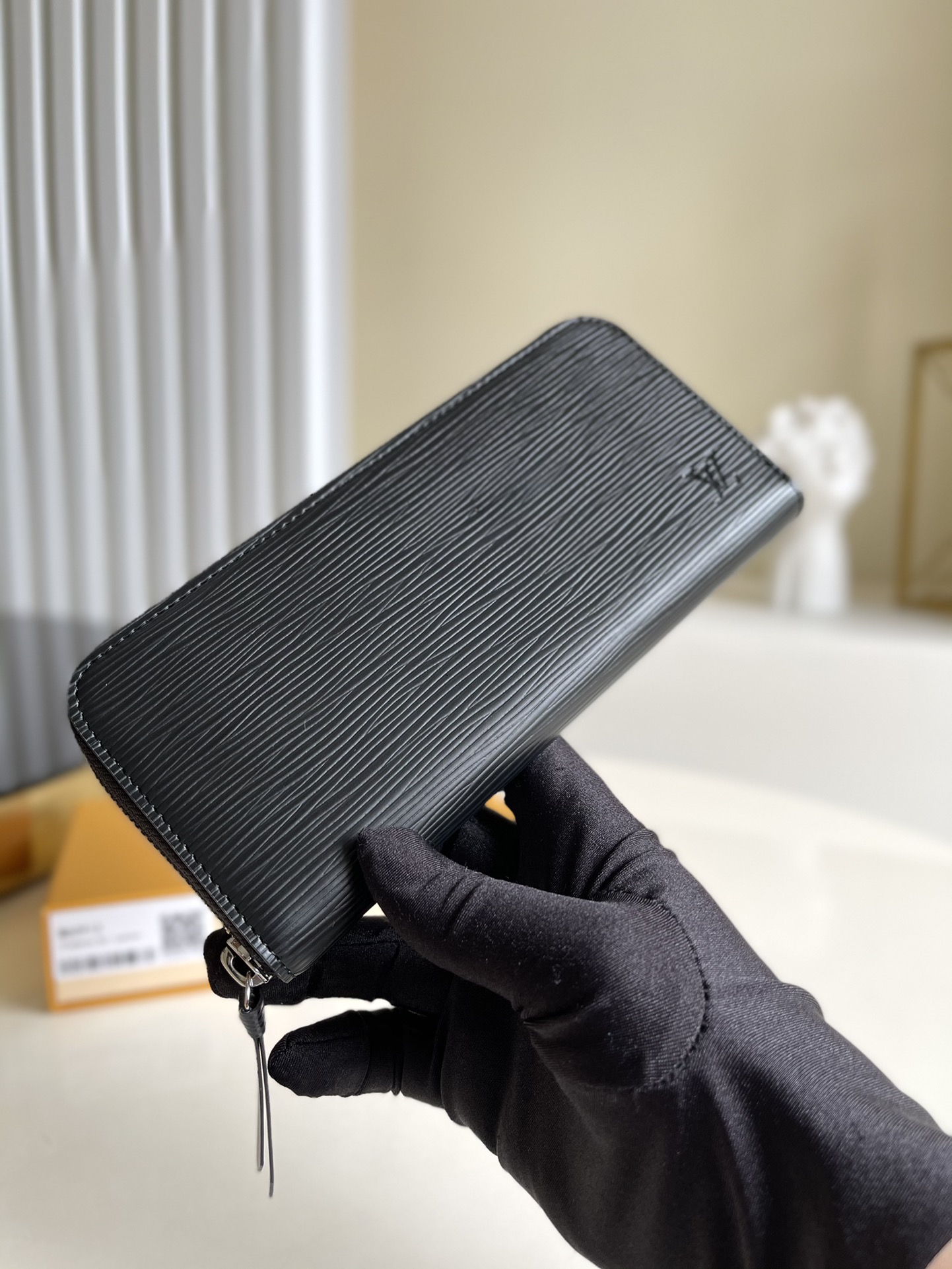 NO:396494,【Exclusive real photo M60913】The new wallet made of elegant Epi leather is small in shape but full of capacity, revealing a playful and fashionable meaning. Size 19X9cm b.280, LV [original leather], louis vuitton19860909【独家实拍M60913】以优雅的 Epi 皮革制成的新款钱夹外形小巧但容量十足,透露出俏皮和时尚的意味.尺寸19X9cm b.280,LV【原厂皮】,louis vuitton,Bag