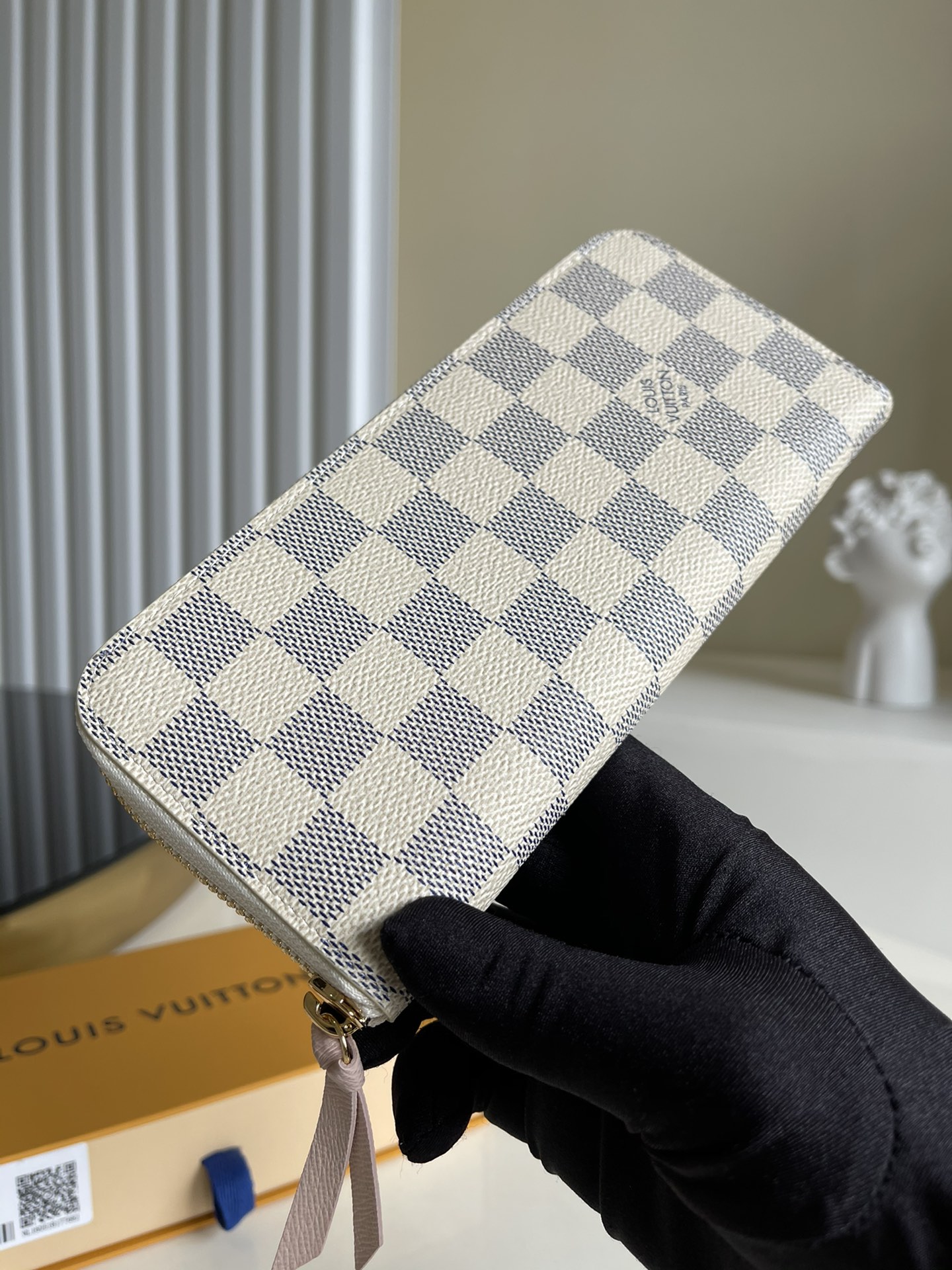 NO:396508,【Exclusive real photo N61264】Clémencel wallet is compact but full of capacity, made of exquisite and durable canvas material. Bright color lining and leather zipper show the playful charm of women. Size 19.5X9cm b.230, LV [original leather], louis vuitton19860909【独家实拍N61264】Clémencel钱夹 小巧紧凑但容量充盈,由精致耐用的帆布材质制成.亮色内衬与皮革拉链,尽显女性俏皮魅力.尺寸19.5X9cm b.230,LV【原厂皮】,louis vuitton,Bag