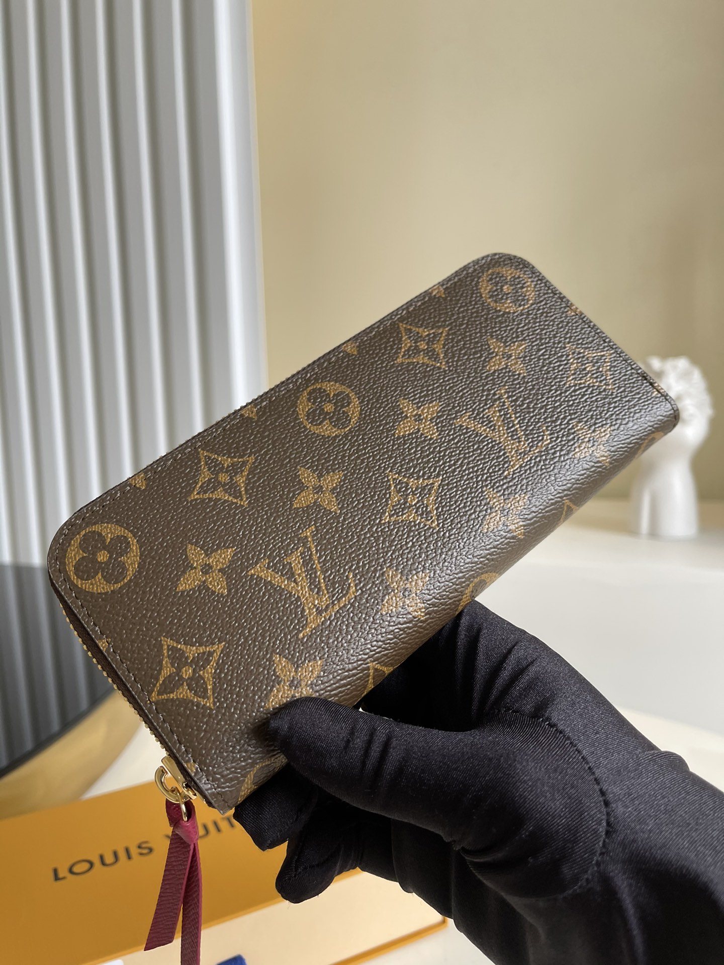 NO:396502,【Exclusive real photo M60742】Clémencel wallet is compact but full of capacity, made of exquisite and durable canvas material. Bright color lining and leather zipper show the playful charm of women. Size 19.5X9cm b.230, LV [original leather], louis vuitton19860909【独家实拍M60742】Clémencel钱夹 小巧紧凑但容量充盈,由精致耐用的帆布材质制成.亮色内衬与皮革拉链,尽显女性俏皮魅力.尺寸19.5X9cm b.230,LV【原厂皮】,louis vuitton,Bag