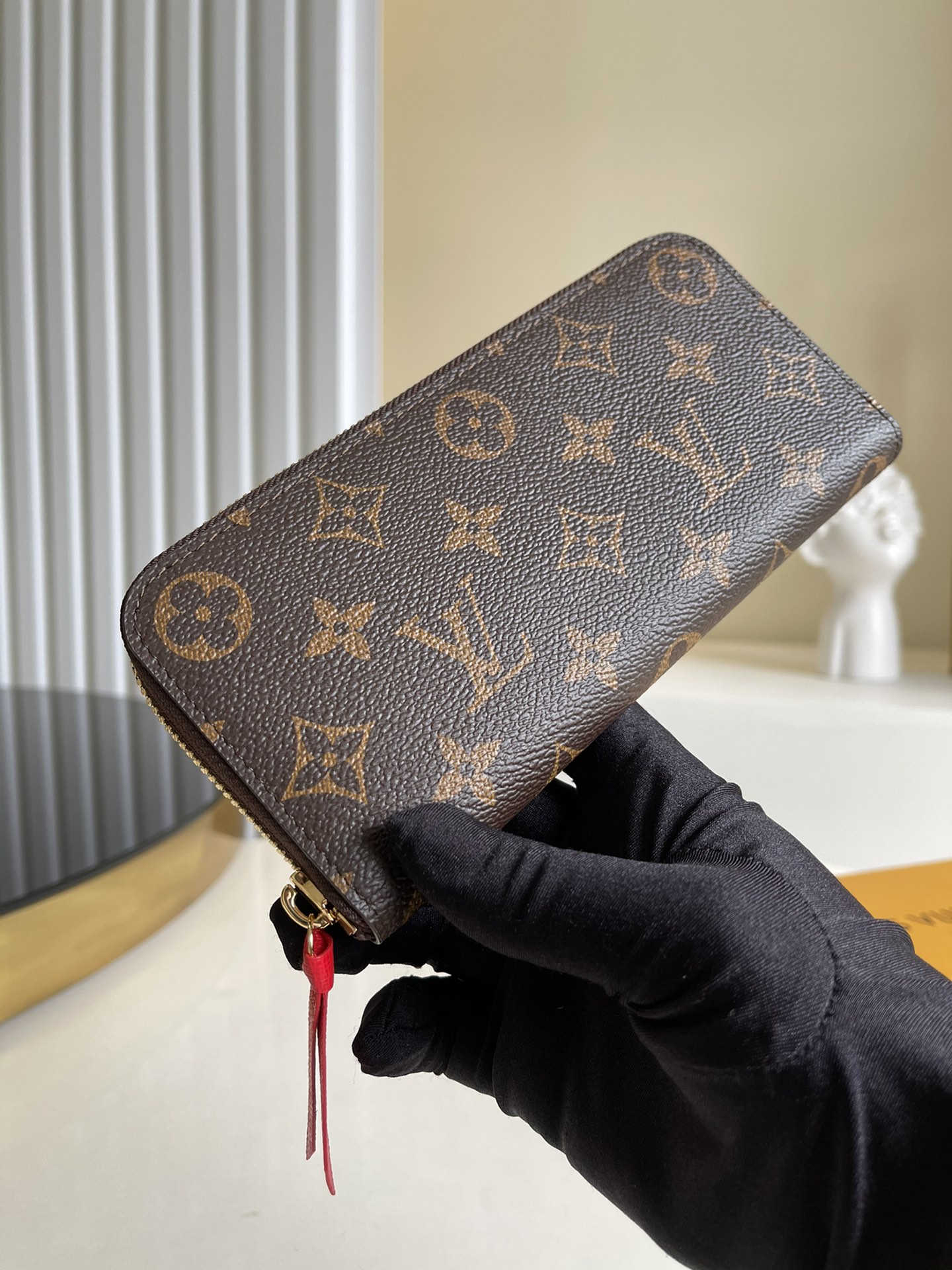 NO:396496,【Exclusive real photo M60859】Clémencel wallet is compact but full of capacity, made of exquisite and durable canvas material. Bright color lining and leather zipper show the playful charm of women. Size 19.5X9cm b.230, LV [original leather], louis vuitton19860909【独家实拍M60859】Clémencel钱夹 小巧紧凑但容量充盈,由精致耐用的帆布材质制成.亮色内衬与皮革拉链,尽显女性俏皮魅力.尺寸19.5X9cm b.230,LV【原厂皮】,louis vuitton,Bag