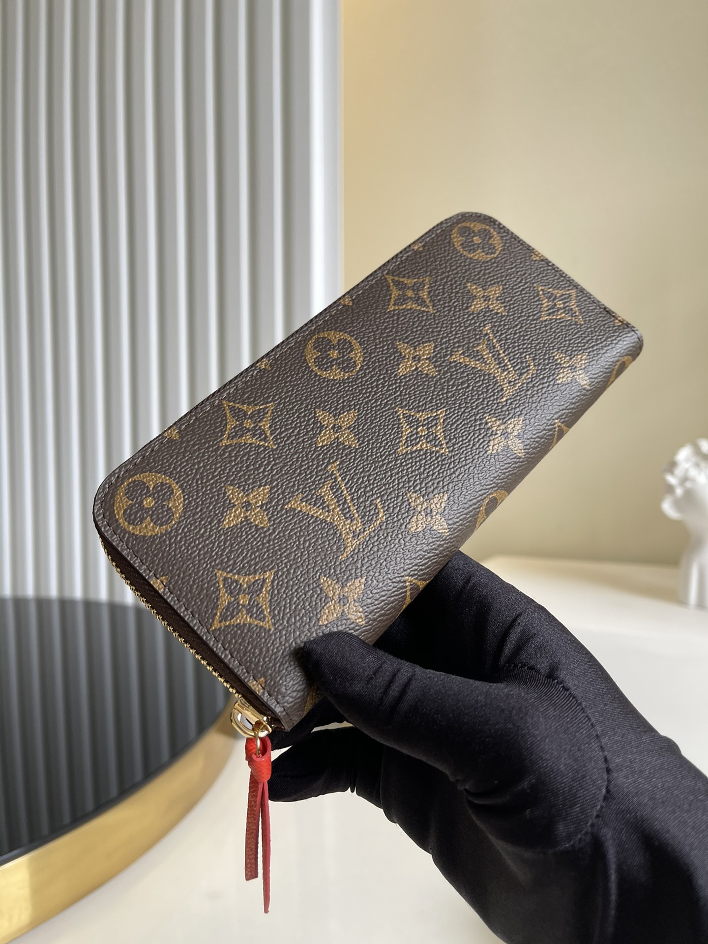 NO:396493,【Exclusive real photo M60743】Clémencel wallet is compact but full of capacity, made of exquisite and durable canvas material. Bright color lining and leather zipper show the playful charm of women. Size 19.5X9cm b.230, LV [original leather], louis vuitton19860909【独家实拍M60743】Clémencel钱夹 小巧紧凑但容量充盈,由精致耐用的帆布材质制成.亮色内衬与皮革拉链,尽显女性俏皮魅力.尺寸19.5X9cm b.230,LV【原厂皮】,louis vuitton,Bag