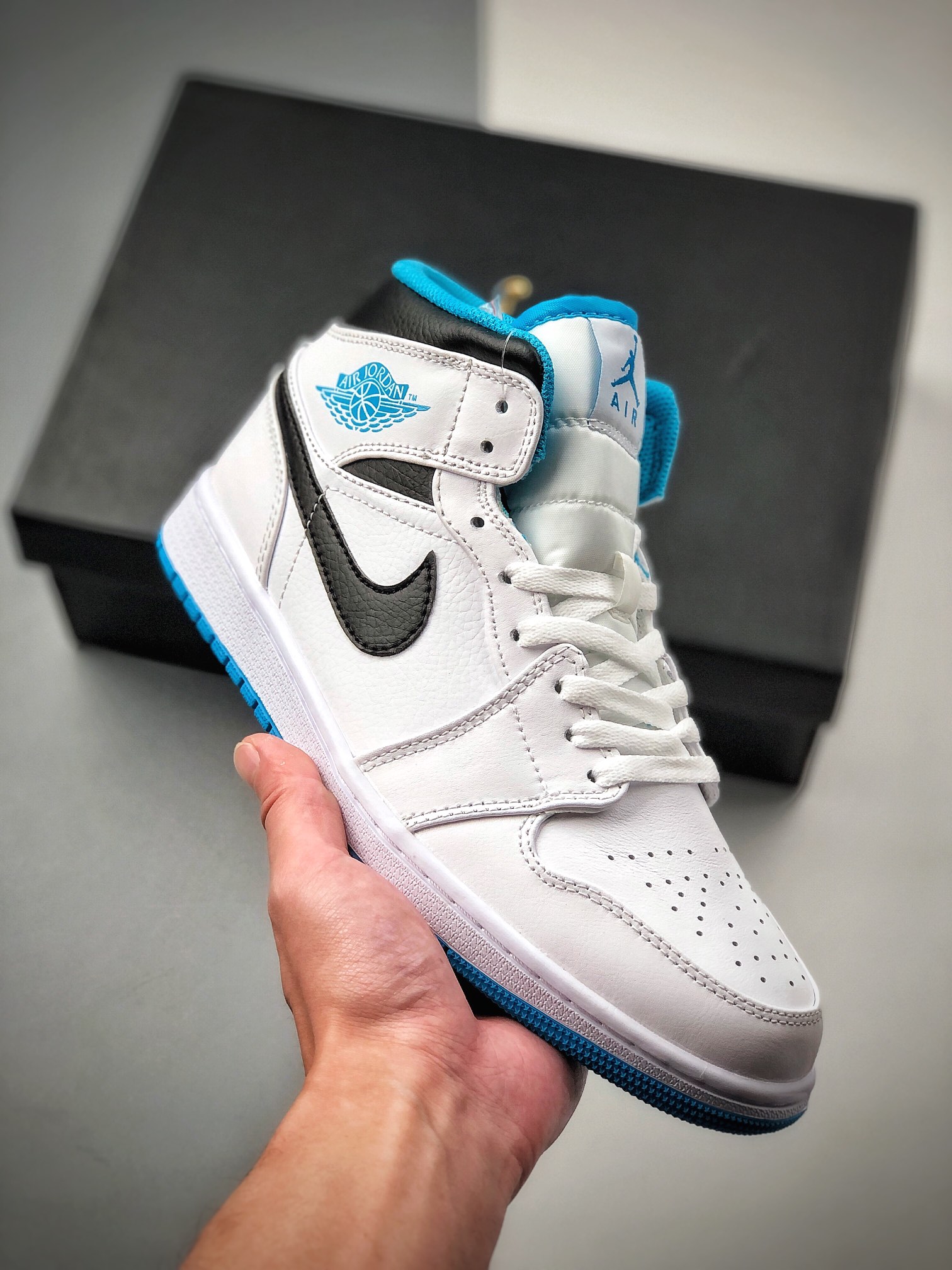 240  Air Jordan 1 Mid “Laser Blue” 激光蓝 554724-141