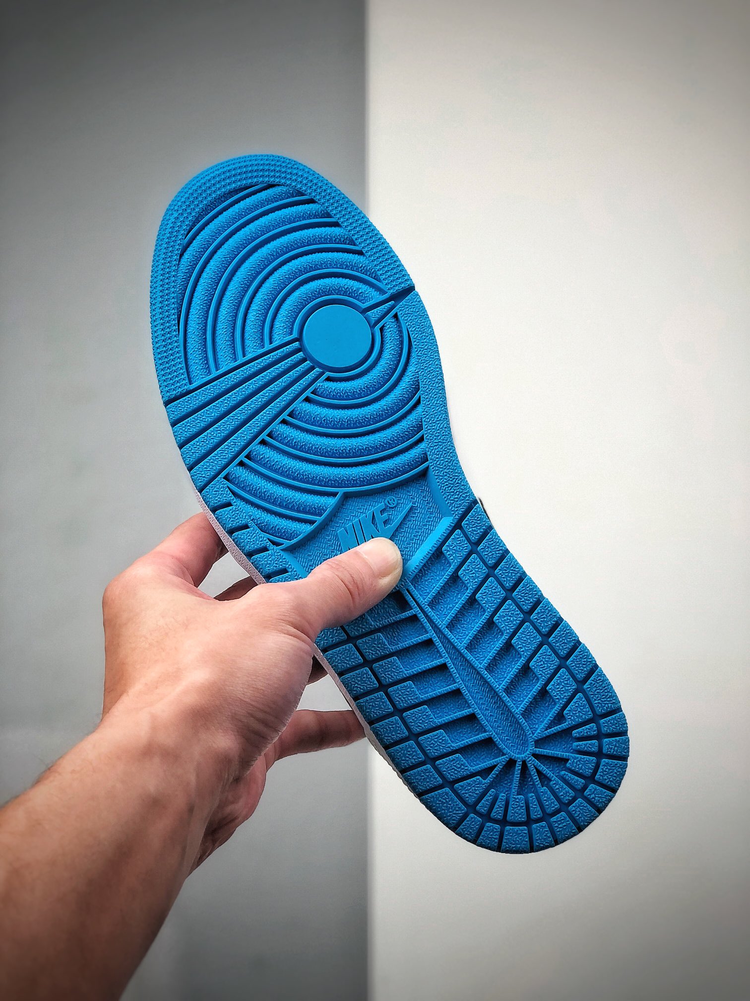 240  Air Jordan 1 Mid “Laser Blue” 激光蓝 554724-141