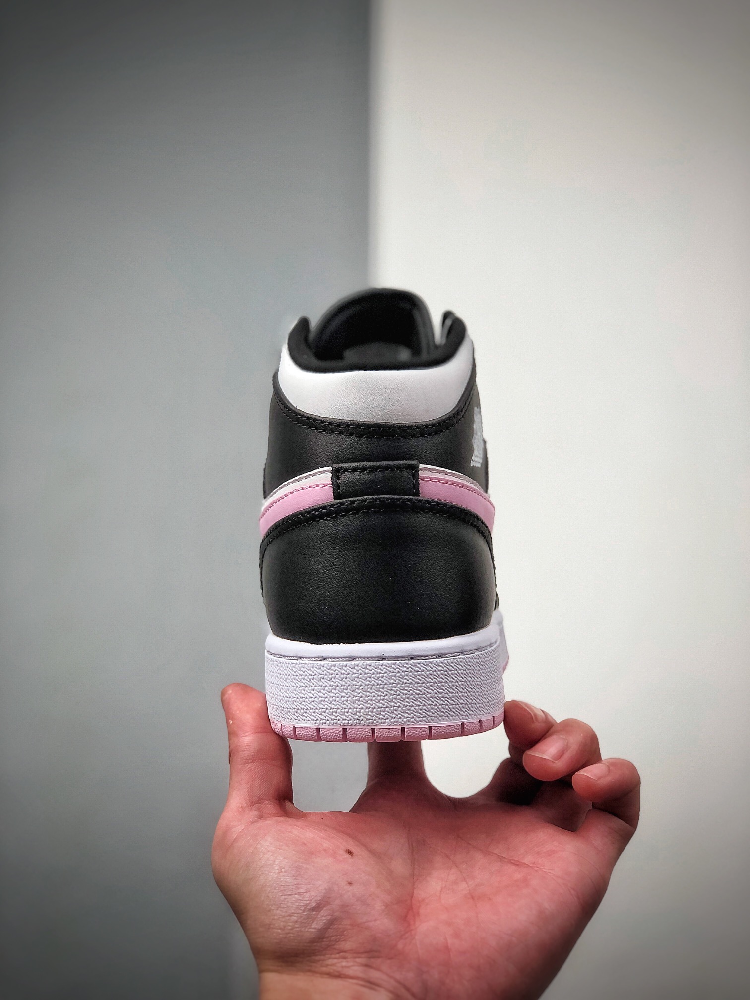 240  Air Jordan 1 Mid GS 中帮 粉白熊猫 AJ1 555112-103