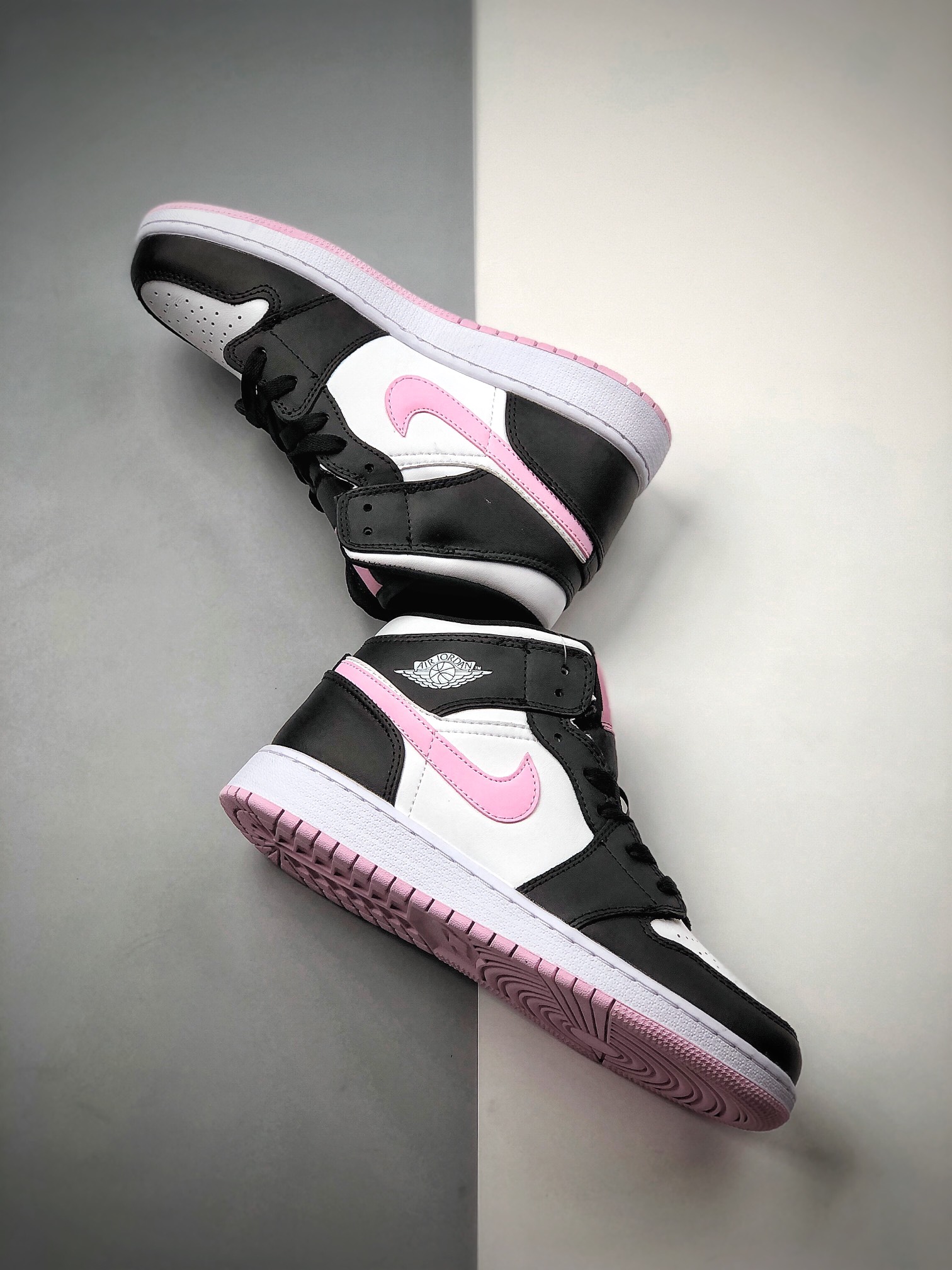 240  Air Jordan 1 Mid GS 中帮 粉白熊猫 AJ1 555112-103