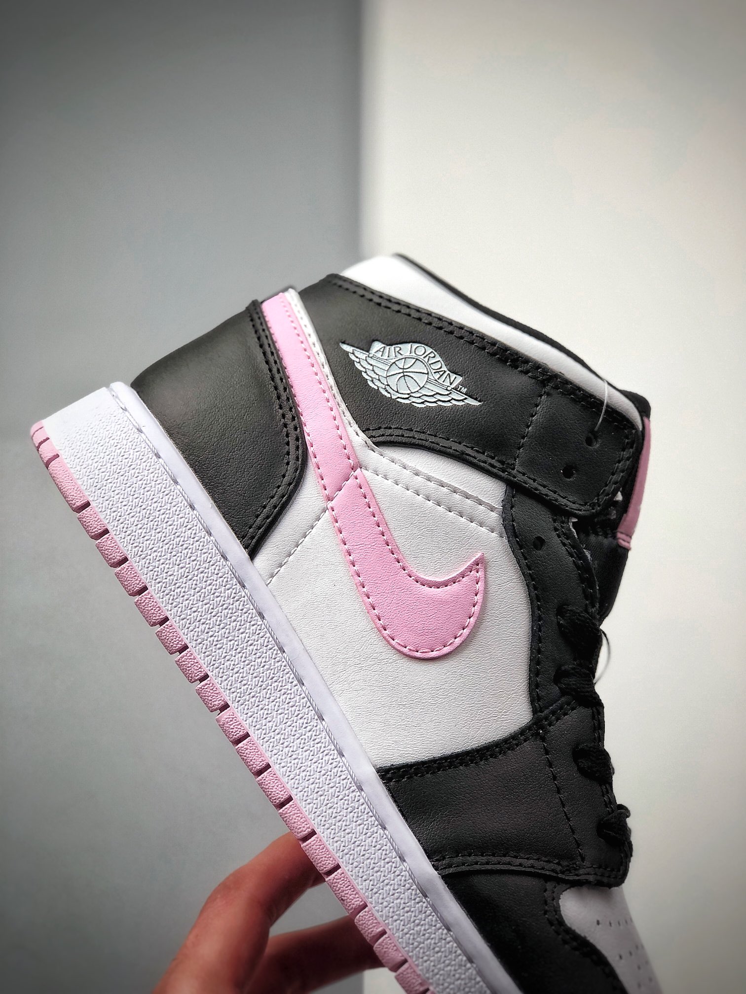 240  Air Jordan 1 Mid GS 中帮 粉白熊猫 AJ1 555112-103