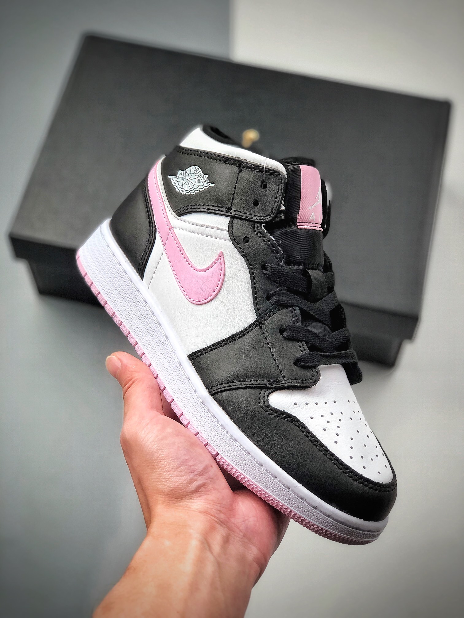 240  Air Jordan 1 Mid GS 中帮 粉白熊猫 AJ1 555112-103