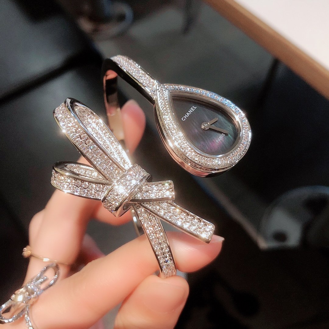 ️香奈儿-Chanel最高版本蝴蝶结手镯腕表瑞士石英机芯蓝宝石玻璃镜面优雅轻盈的缎带蝴蝶结珠宝仍不断为香