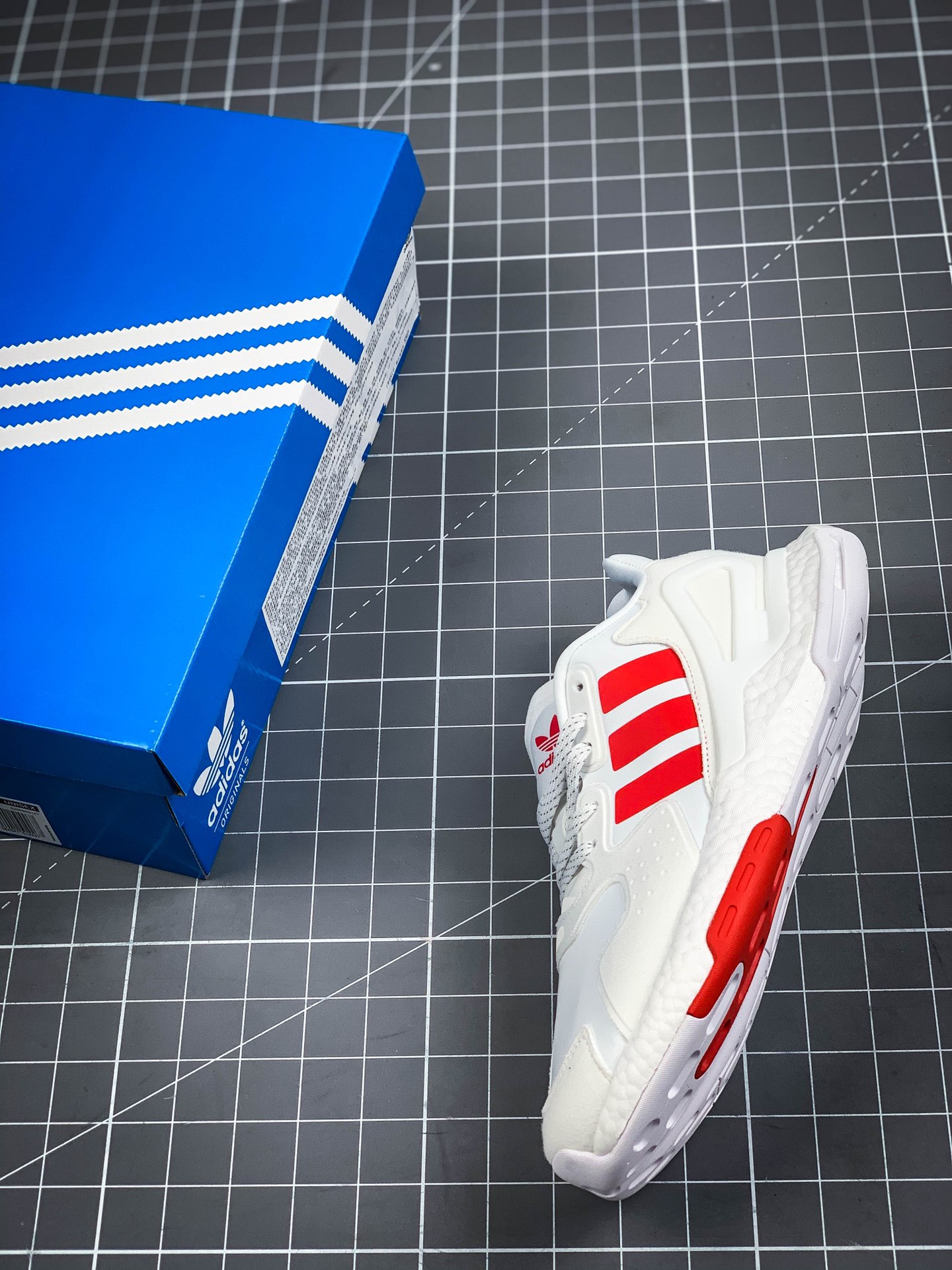 220阿迪达斯adidas三叶草 Originals 2020 Day Jogger Boost 2020版慢跑者系列高弹复古休闲运动跑鞋 FW4819