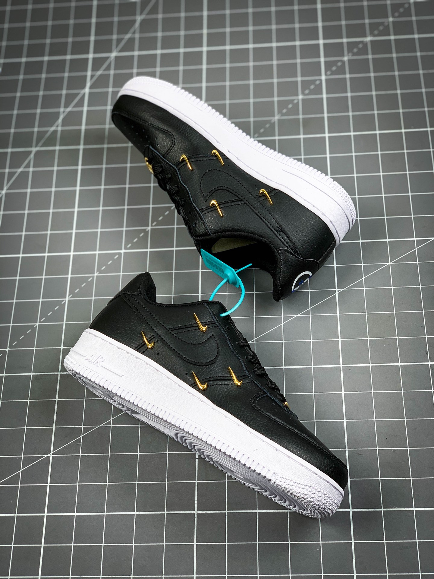 180 Air Force 1 Low ’07 ”All white” “联名小金勾”黑色的空军一号CT1990-101