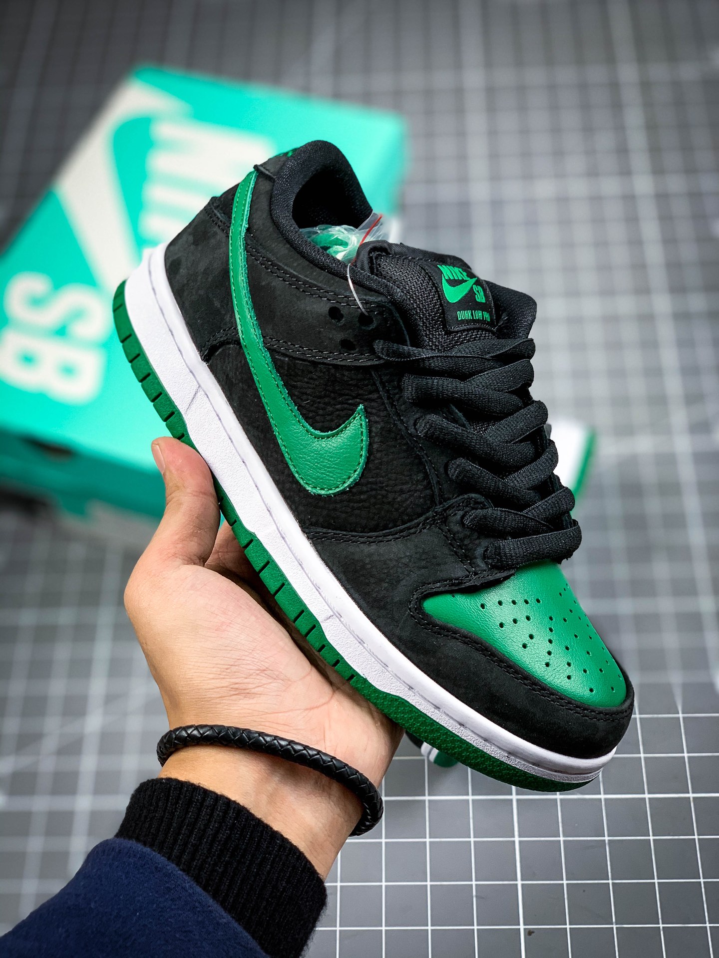 300 黑绿 头层牛皮 原装系列 NIKE SB DUNK LOW PRO 扣篮系列复古低帮休闲运动滑板板鞋  BQ6817-258