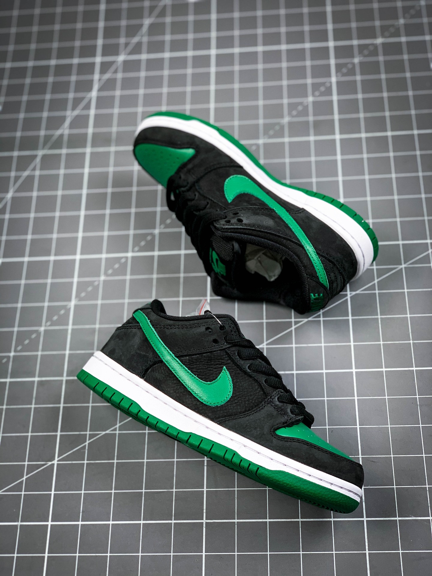 300 黑绿 头层牛皮 原装系列 NIKE SB DUNK LOW PRO 扣篮系列复古低帮休闲运动滑板板鞋  BQ6817-258