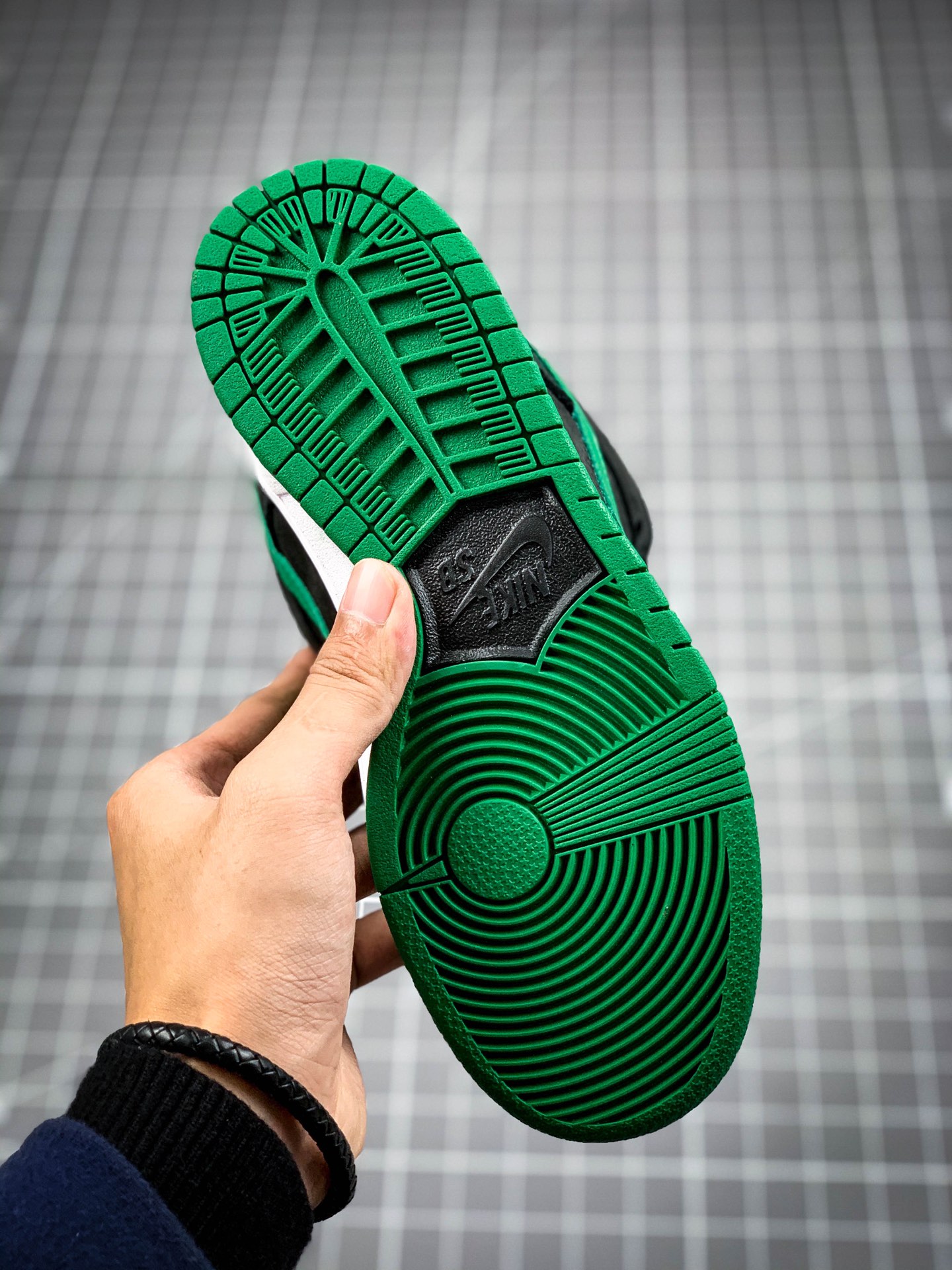300 黑绿 头层牛皮 原装系列 NIKE SB DUNK LOW PRO 扣篮系列复古低帮休闲运动滑板板鞋  BQ6817-258