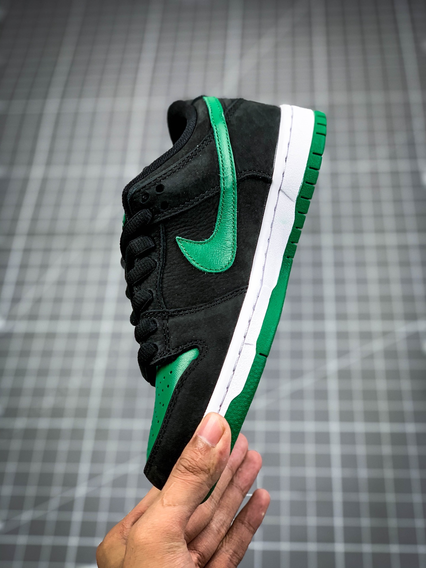 300 黑绿 头层牛皮 原装系列 NIKE SB DUNK LOW PRO 扣篮系列复古低帮休闲运动滑板板鞋  BQ6817-258