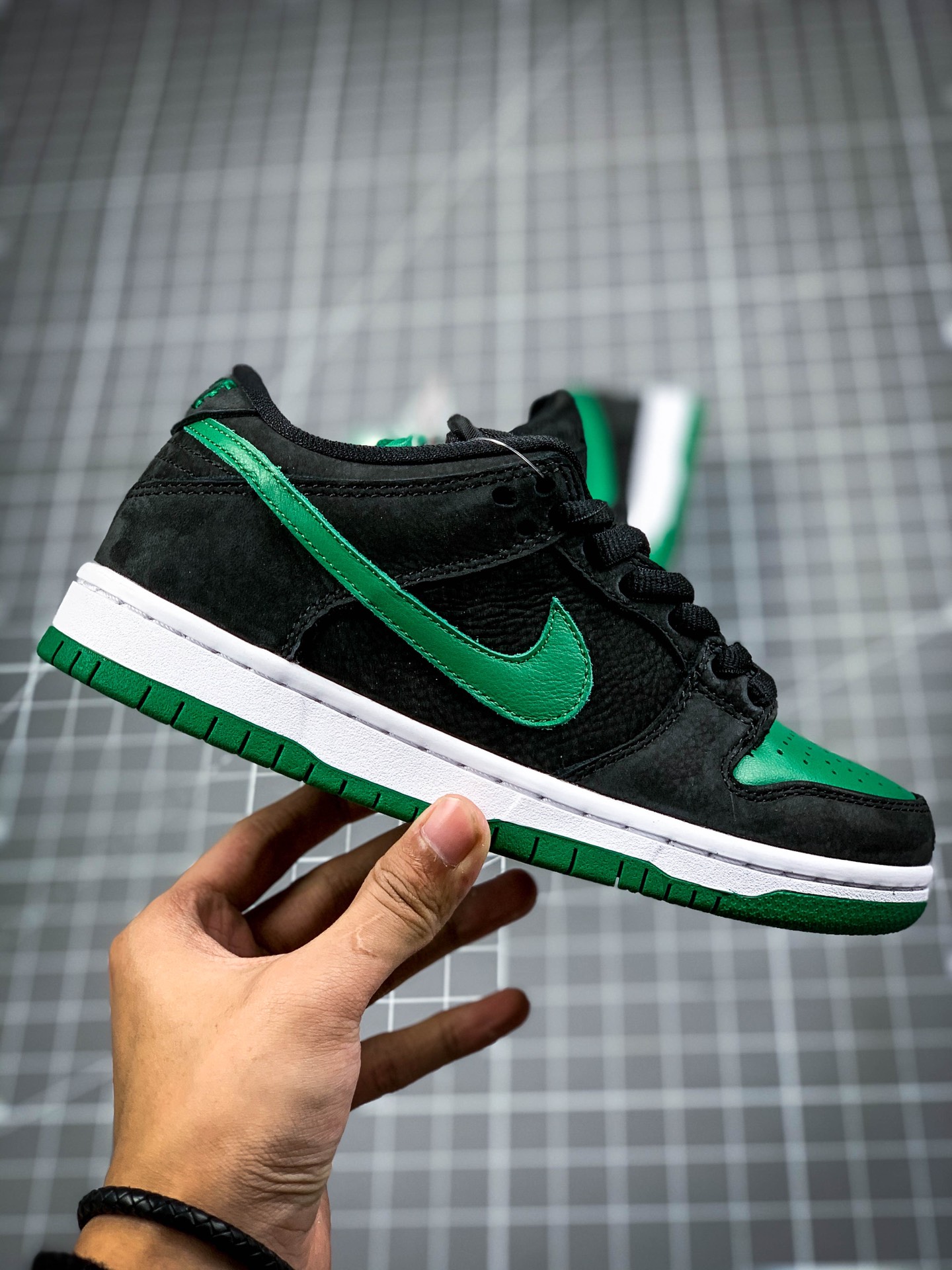 300 黑绿 头层牛皮 原装系列 NIKE SB DUNK LOW PRO 扣篮系列复古低帮休闲运动滑板板鞋  BQ6817-258