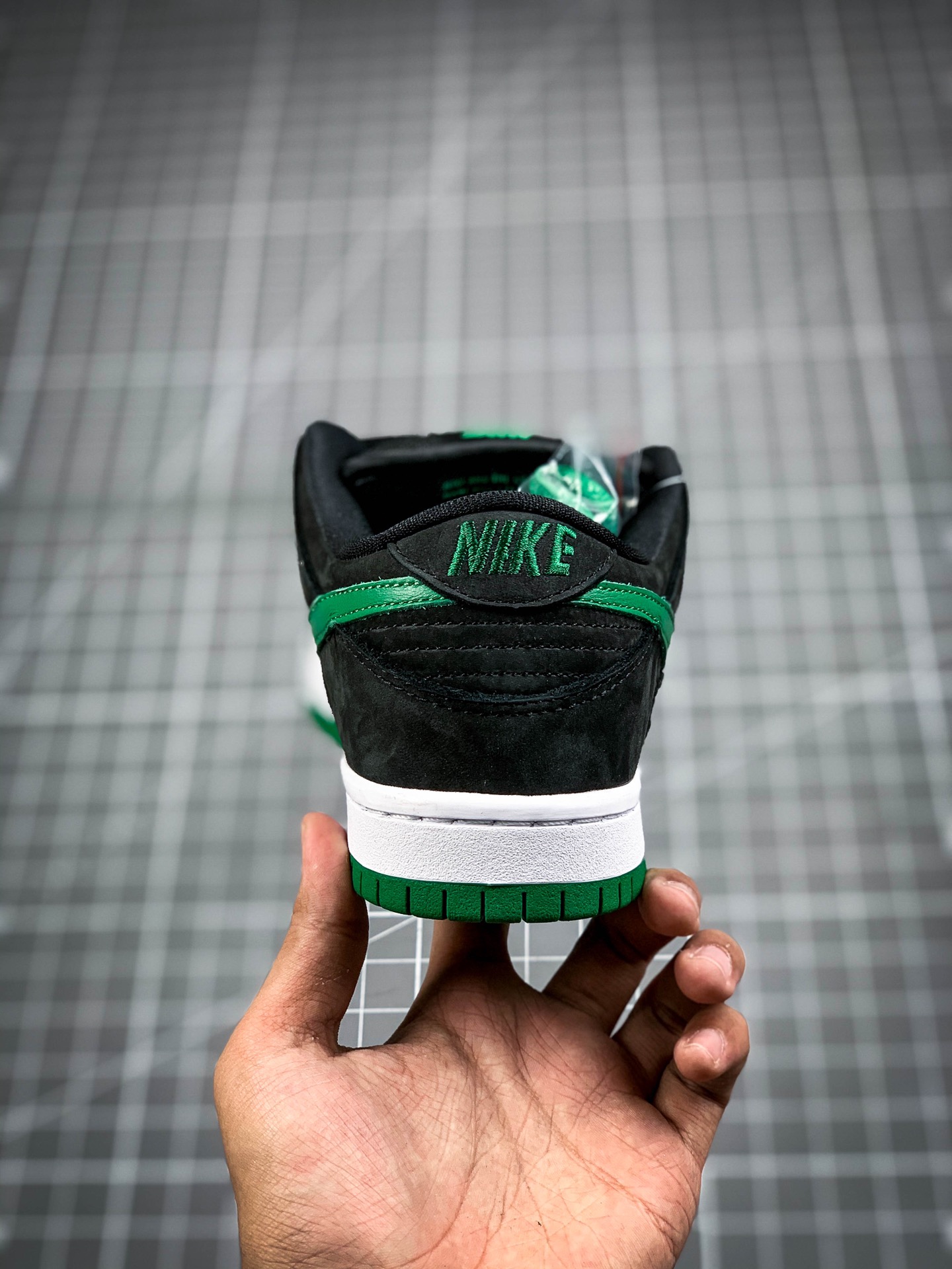 300 黑绿 头层牛皮 原装系列 NIKE SB DUNK LOW PRO 扣篮系列复古低帮休闲运动滑板板鞋  BQ6817-258