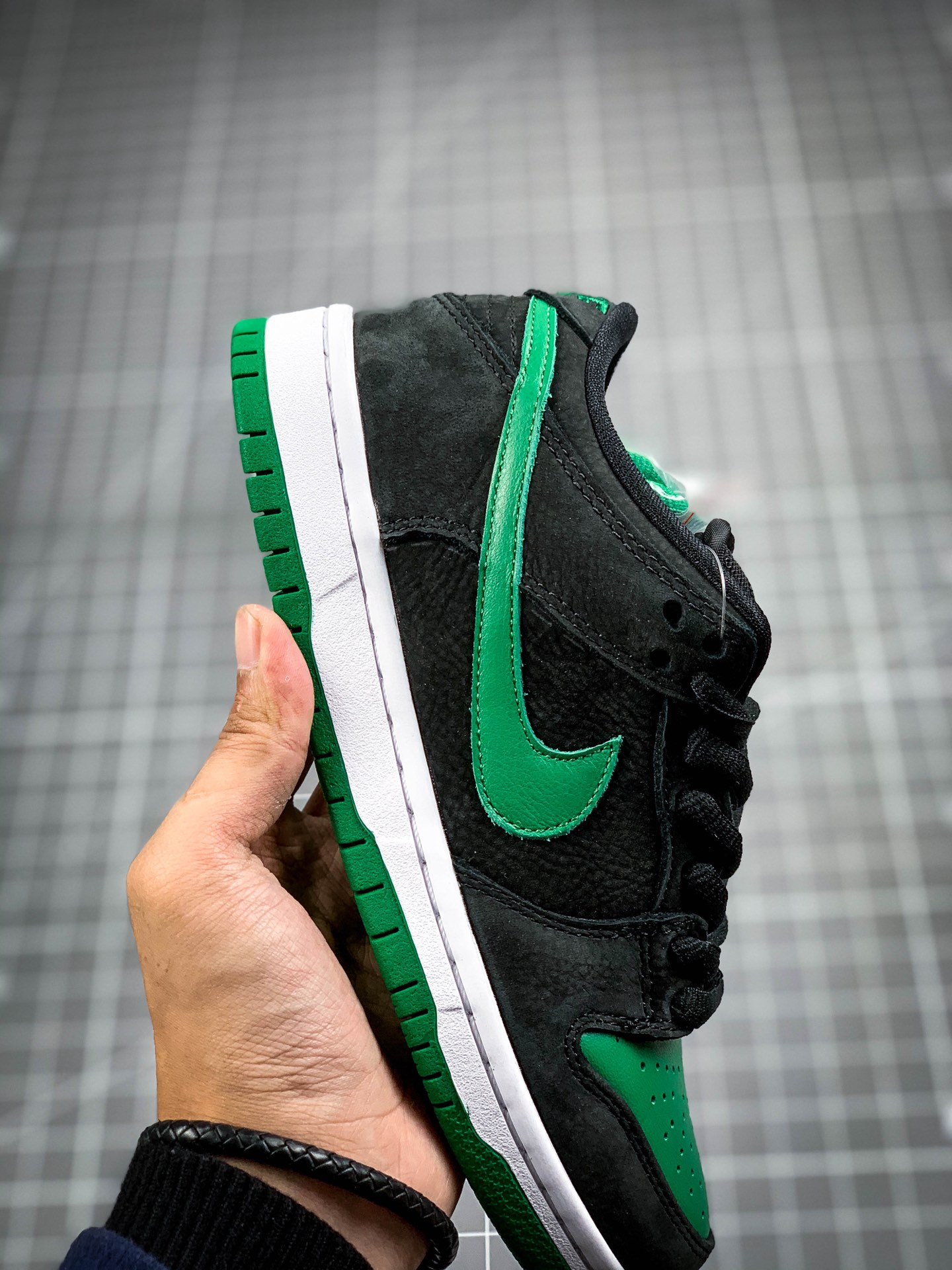 300 黑绿 头层牛皮 原装系列 NIKE SB DUNK LOW PRO 扣篮系列复古低帮休闲运动滑板板鞋  BQ6817-258