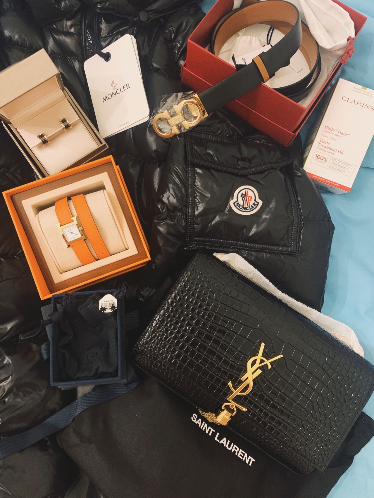 YSL 𝐊𝐚𝐭𝐞 20𝐜𝐦 鳄鱼纹流苏链条包 474366黑色/金扣