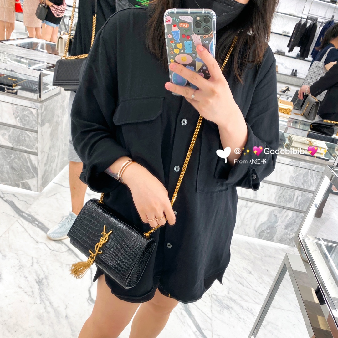 YSL 𝐊𝐚𝐭𝐞 20𝐜𝐦 鳄鱼纹流苏链条包 474366黑色/金扣