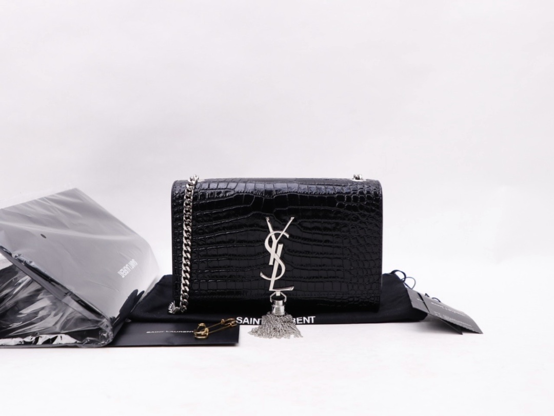 YSL 𝐊𝐚𝐭𝐞 20𝐜𝐦 鳄鱼纹流苏链条包 474366黑色/银扣