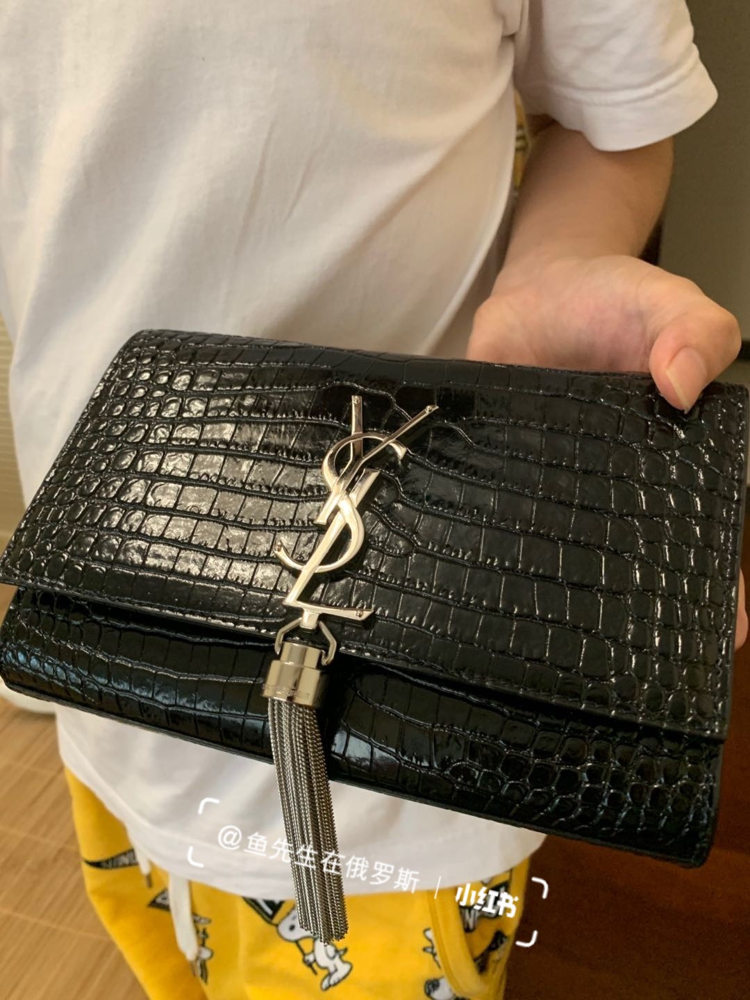 YSL 𝐊𝐚𝐭𝐞 20𝐜𝐦 鳄鱼纹流苏链条包 474366黑色/银扣