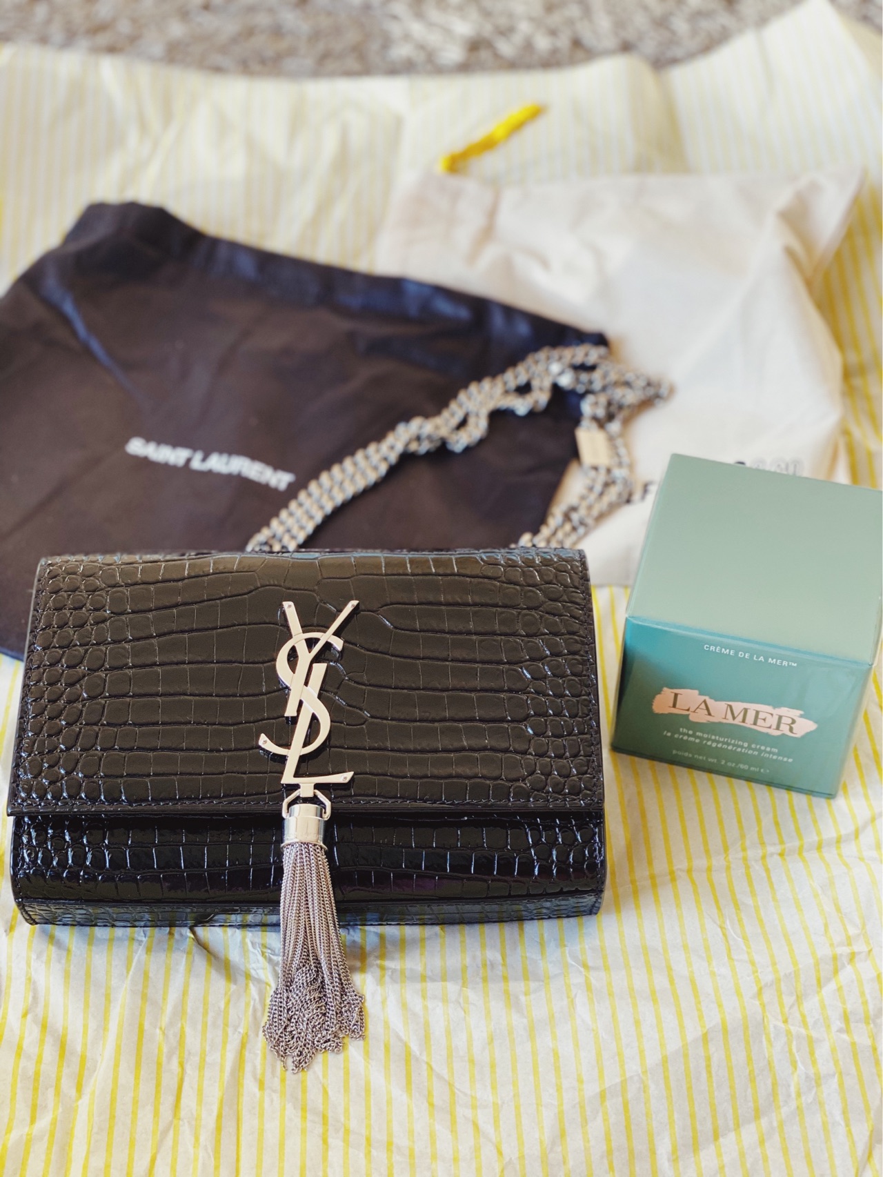 YSL 𝐊𝐚𝐭𝐞 20𝐜𝐦 鳄鱼纹流苏链条包 474366黑色/银扣