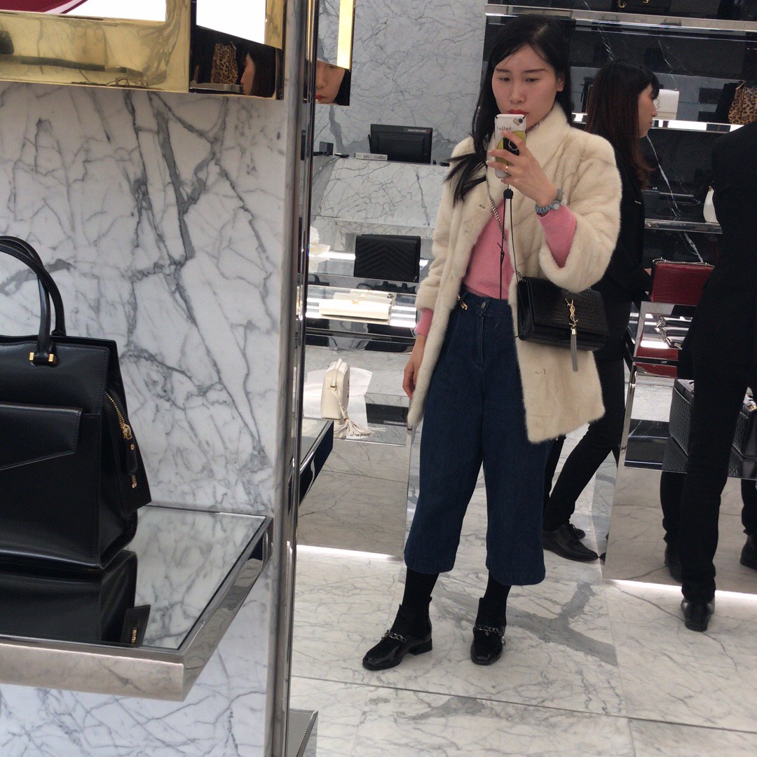 YSL 𝐊𝐚𝐭𝐞 20𝐜𝐦 鳄鱼纹流苏链条包 474366黑色/银扣