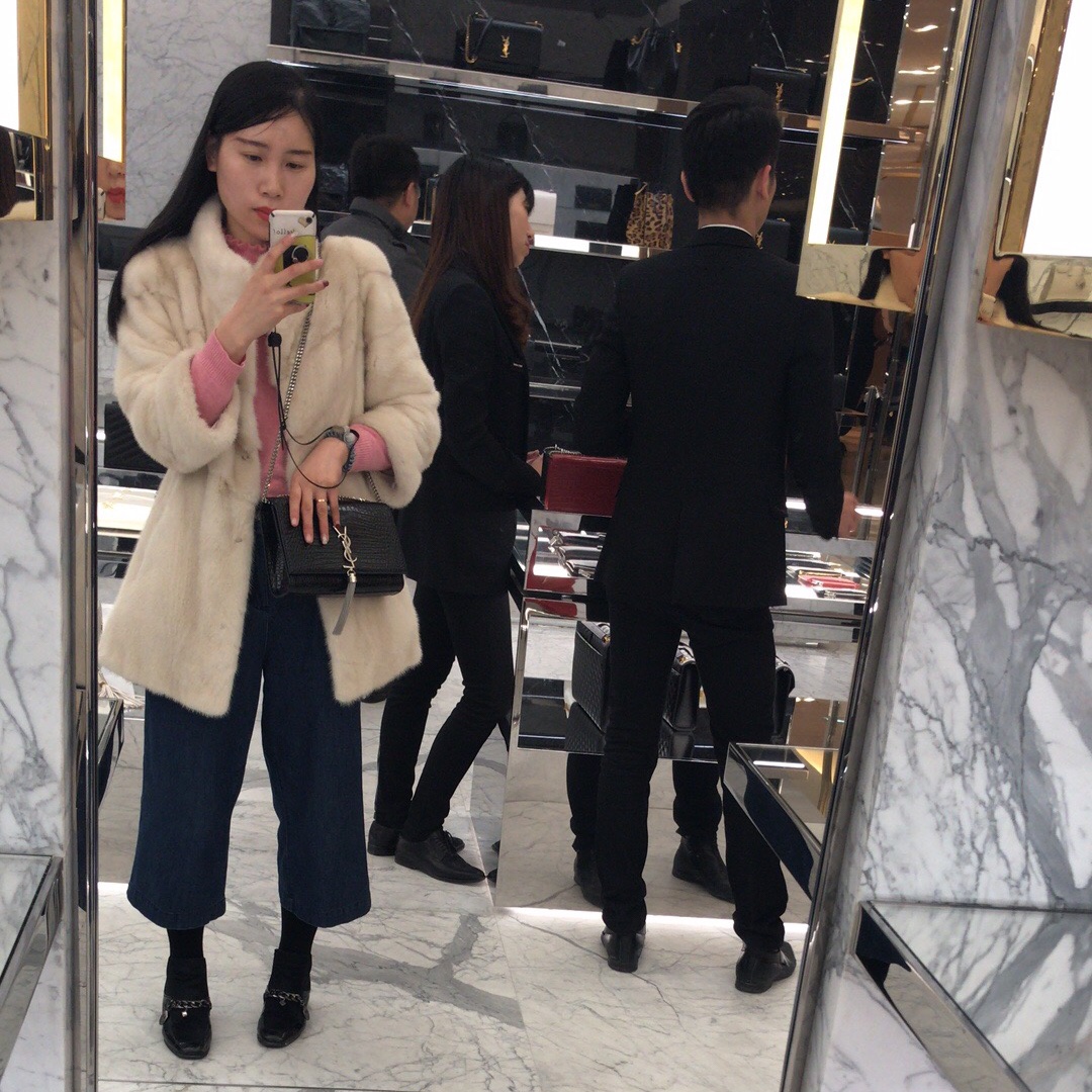 YSL 𝐊𝐚𝐭𝐞 20𝐜𝐦 鳄鱼纹流苏链条包 474366黑色/银扣