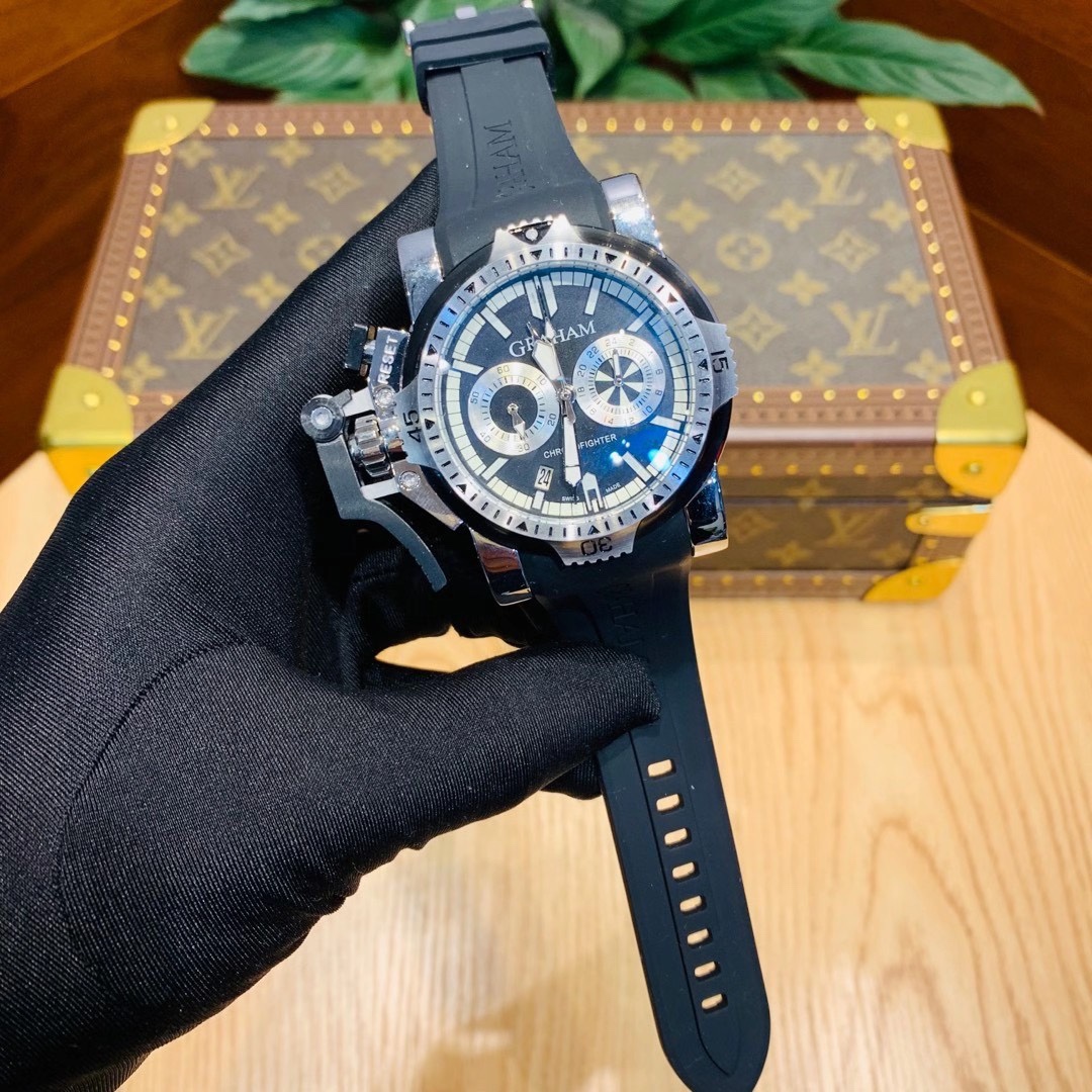 Innovative and Functional Design of GRAHAM Greenham Chronofighter Wristwatch - 图片 3