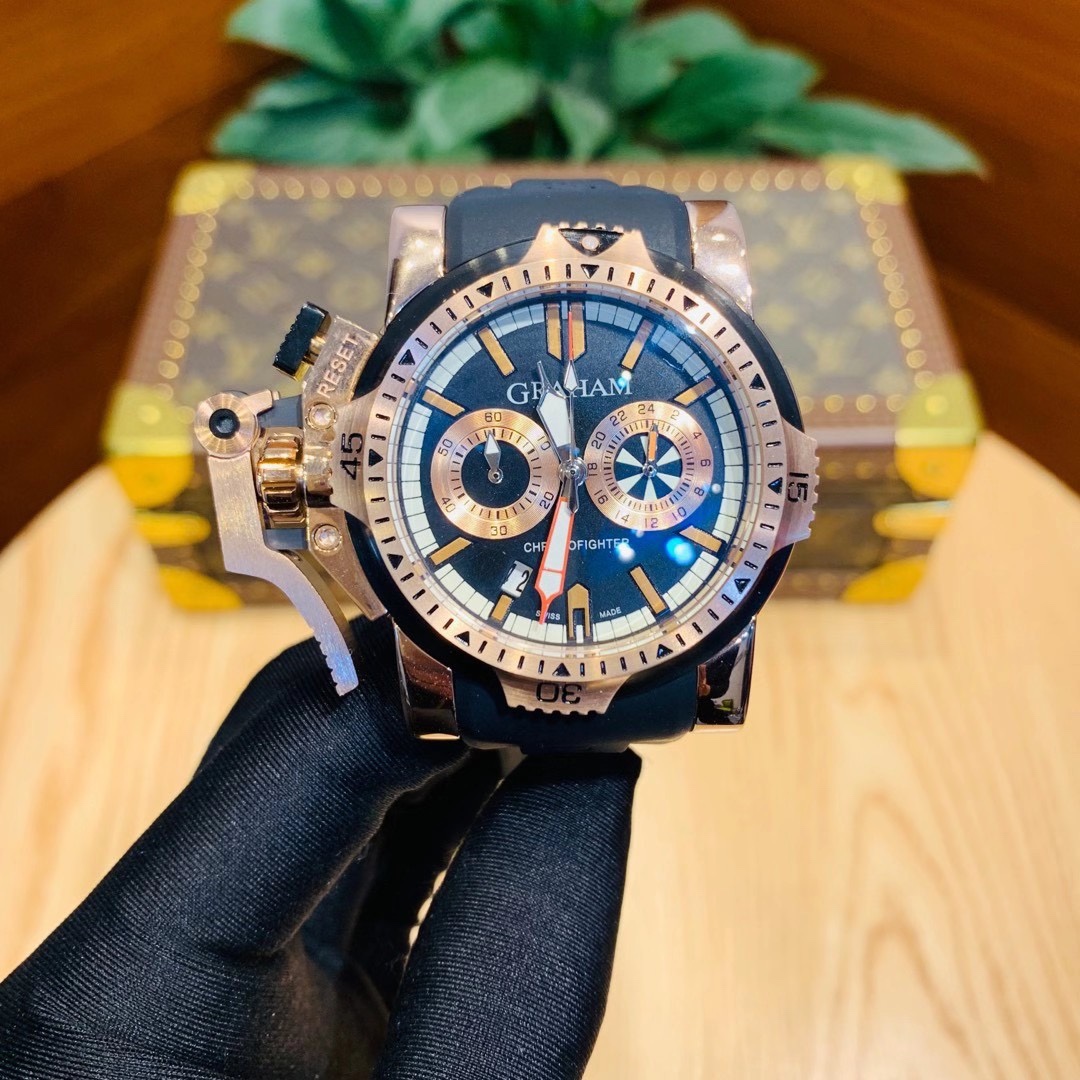 Innovative and Functional Design of GRAHAM Greenham Chronofighter Wristwatch - 图片 4