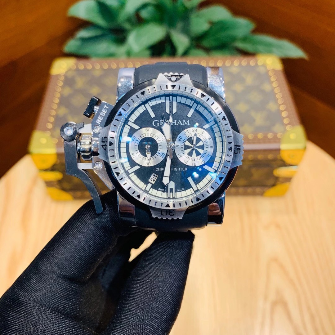 Innovative and Functional Design of GRAHAM Greenham Chronofighter Wristwatch - 图片 2