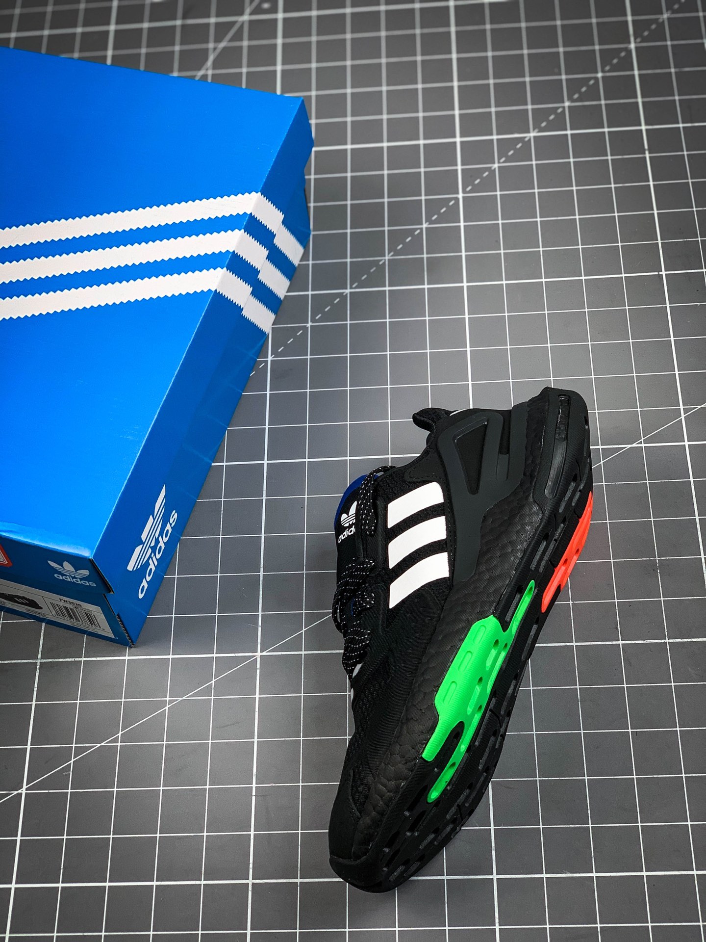 200 Adidas Day Jogger 2020 Boost FW4041