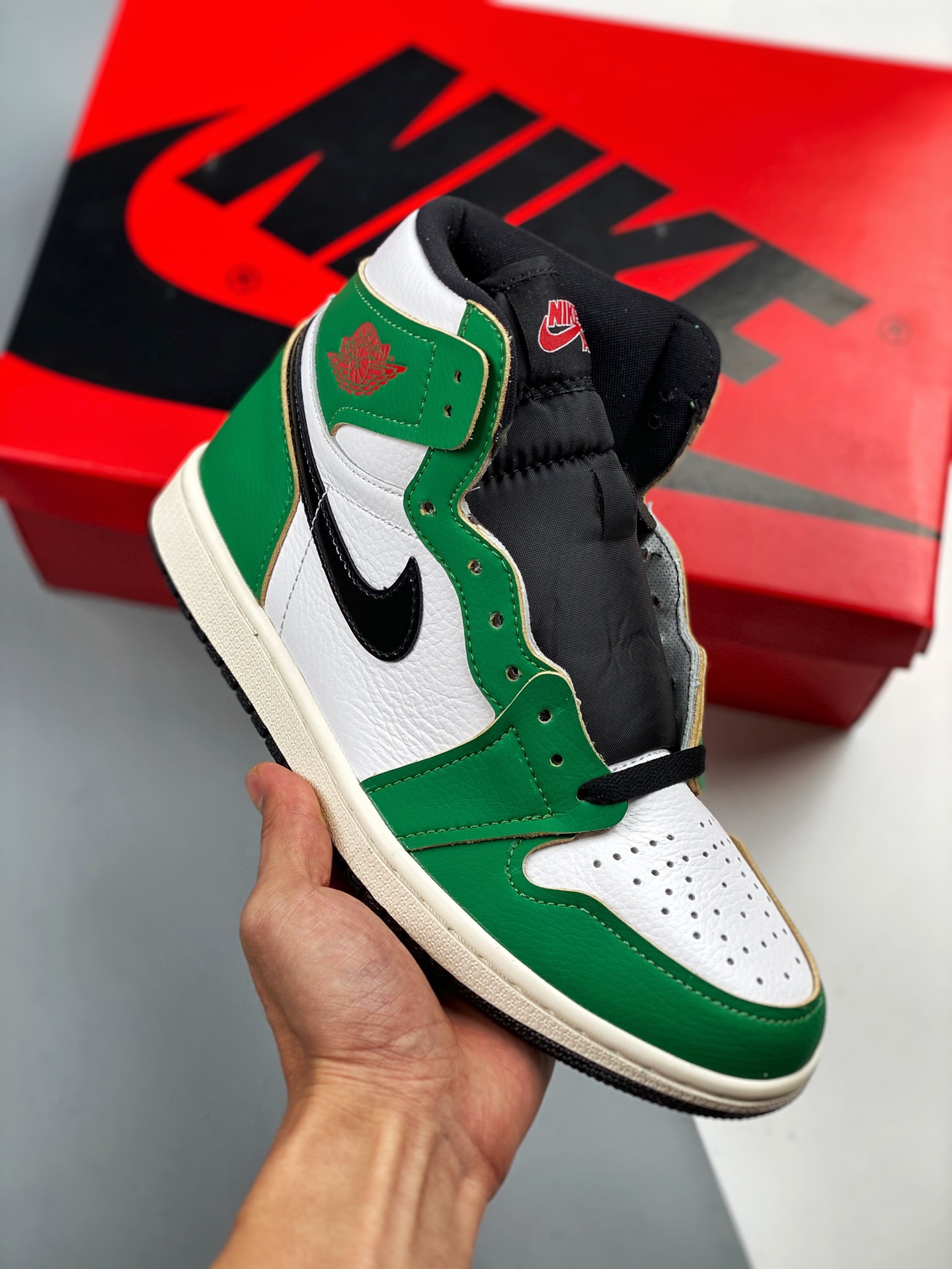 Producido en Dongguan con suela original, el rey de la relación calidad-precio 💯 Air Jordan 1 Retro High "Lucky Green"…