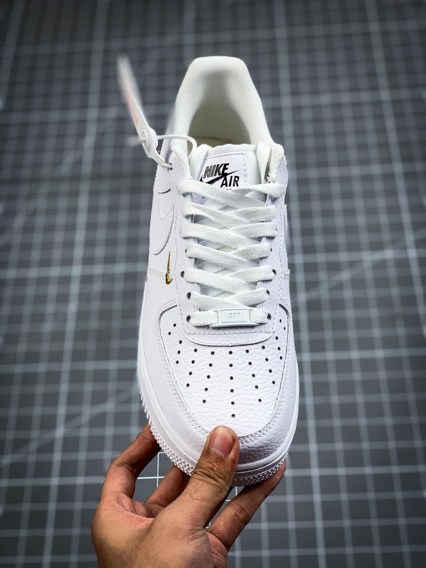 200 Wmns Air Force 1' 07 LX”Chrome Swooshes White”空军一号经典低帮百搭休闲运动板鞋“皮革白小金四钩”CT1989-100