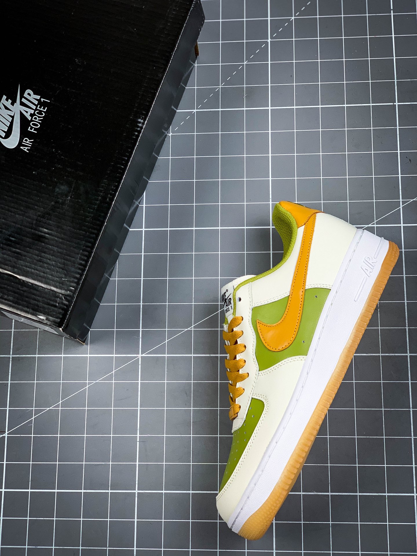 200 NIKE FORCE空军一号运动休闲板鞋 DC1403-001