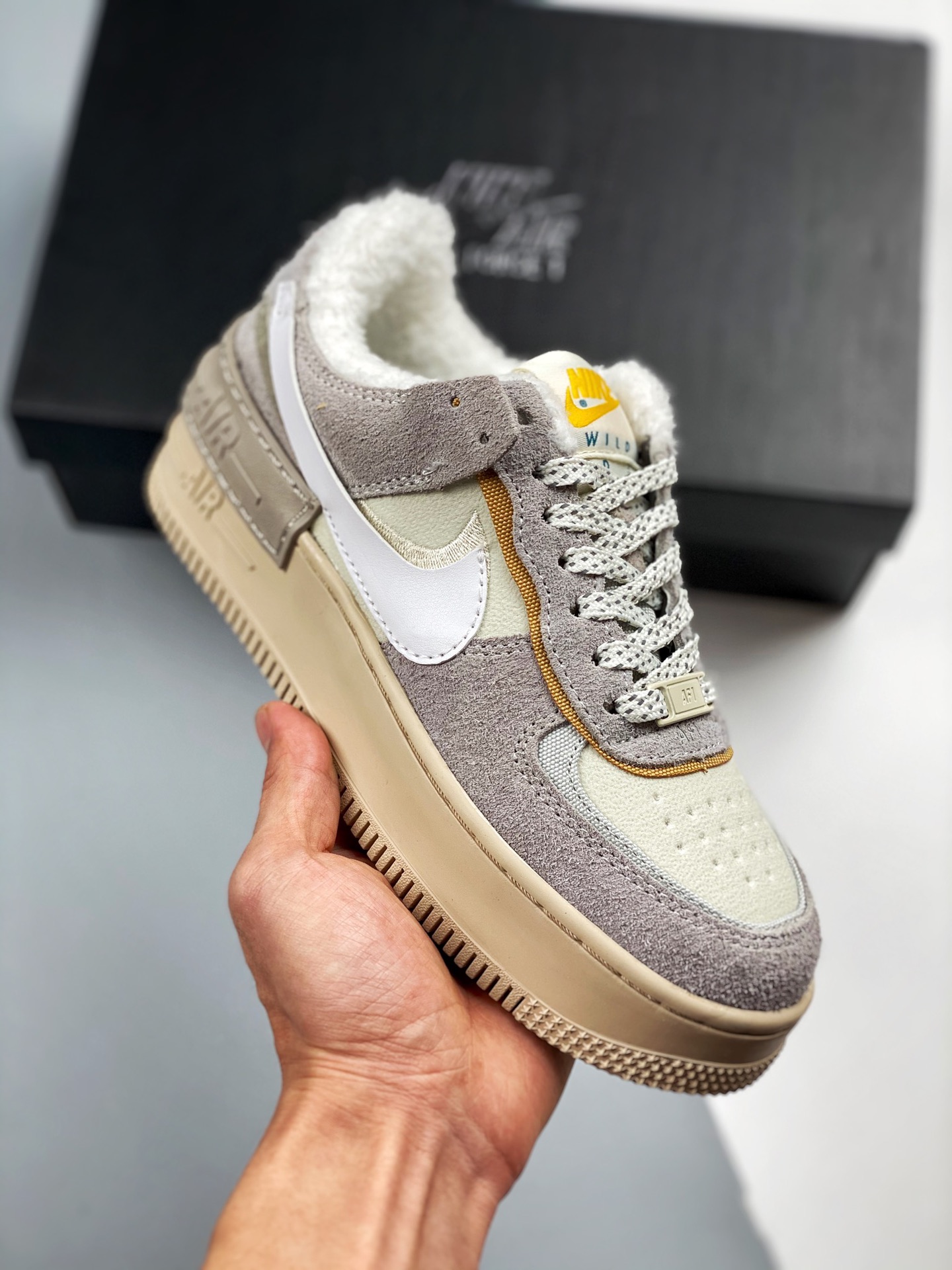 Nike Air Force 1 Low gris marrón, forro polar, horma original y papel original, estilo auténtico de Air Force, enfocado…