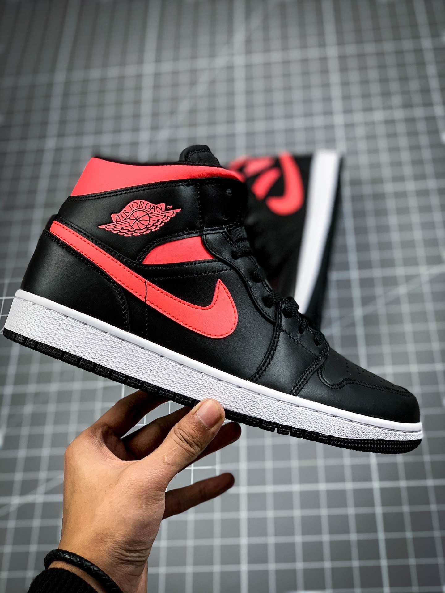 240 NIKE Air Jordan 1 Mid Retro”Laser Orange”AJ1乔丹一代中帮经典复古文化休闲运动篮球鞋 BQ6472-004