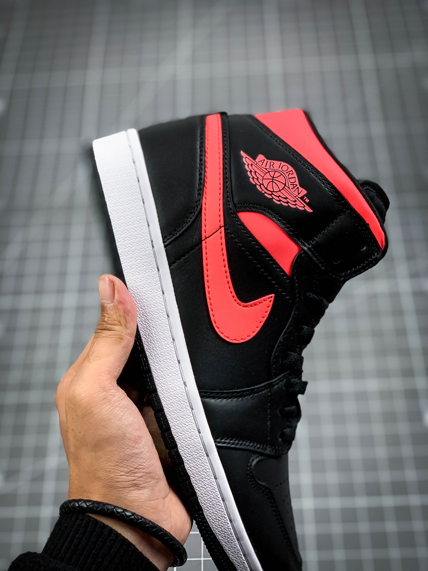 240 NIKE Air Jordan 1 Mid Retro”Laser Orange”AJ1乔丹一代中帮经典复古文化休闲运动篮球鞋 BQ6472-004