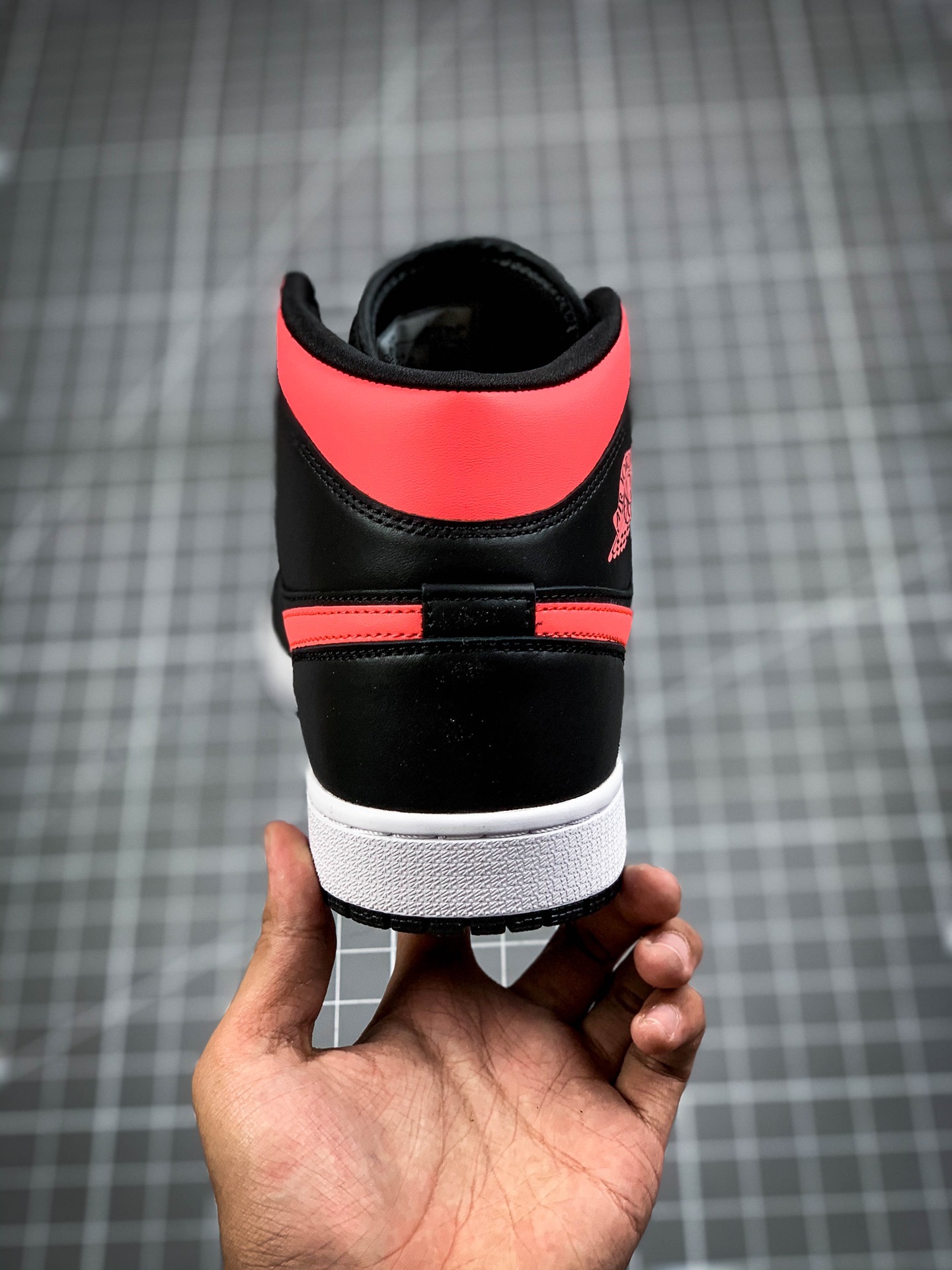 240 NIKE Air Jordan 1 Mid Retro”Laser Orange”AJ1乔丹一代中帮经典复古文化休闲运动篮球鞋 BQ6472-004