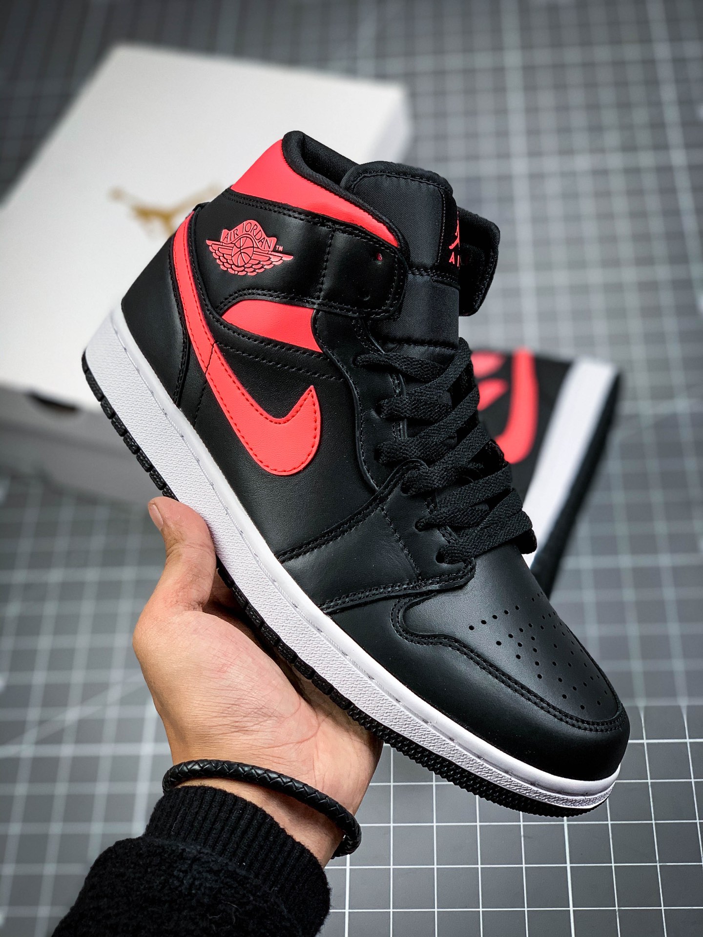 240 NIKE Air Jordan 1 Mid Retro”Laser Orange”AJ1乔丹一代中帮经典复古文化休闲运动篮球鞋 BQ6472-004