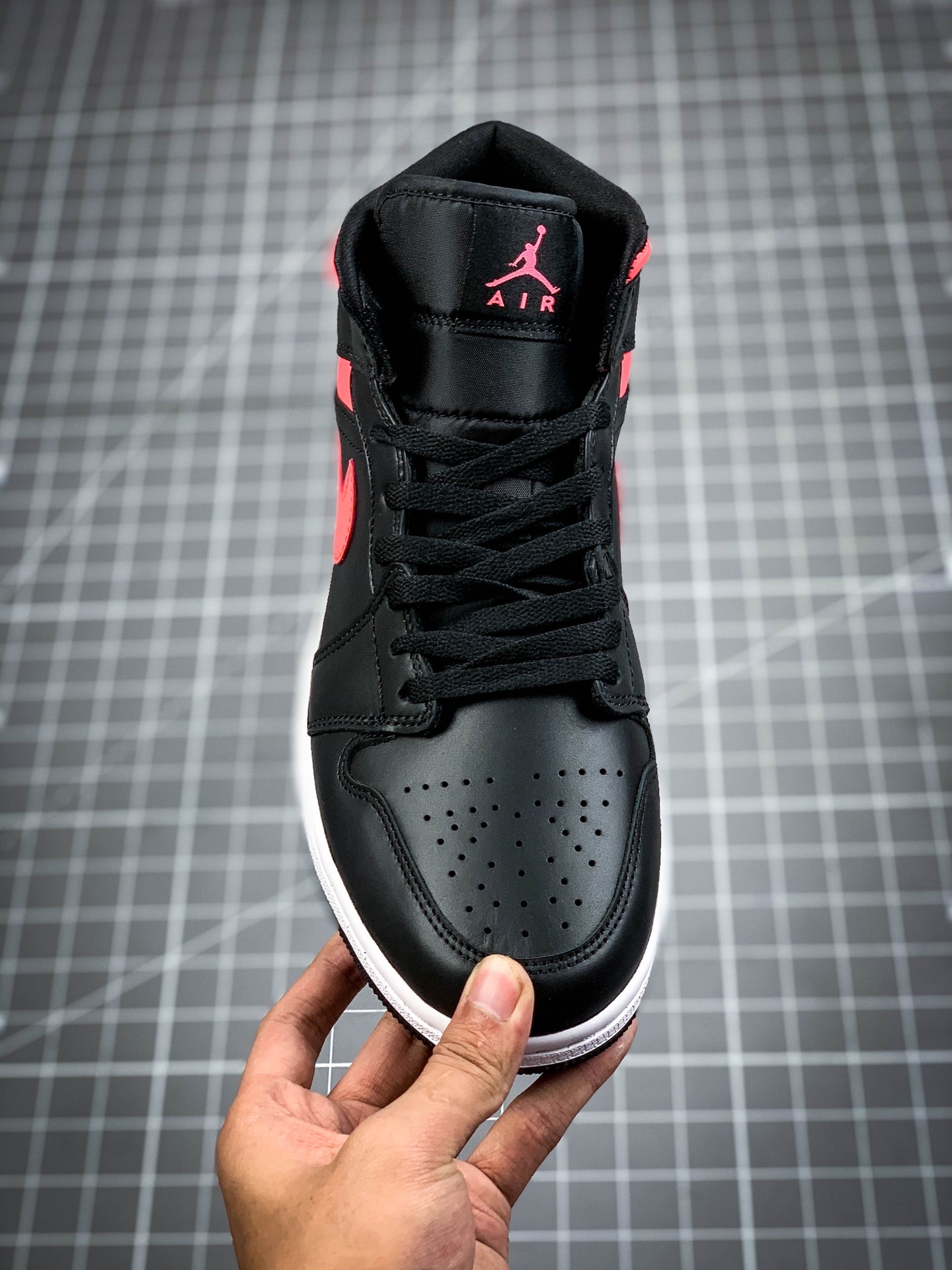 240 NIKE Air Jordan 1 Mid Retro”Laser Orange”AJ1乔丹一代中帮经典复古文化休闲运动篮球鞋 BQ6472-004
